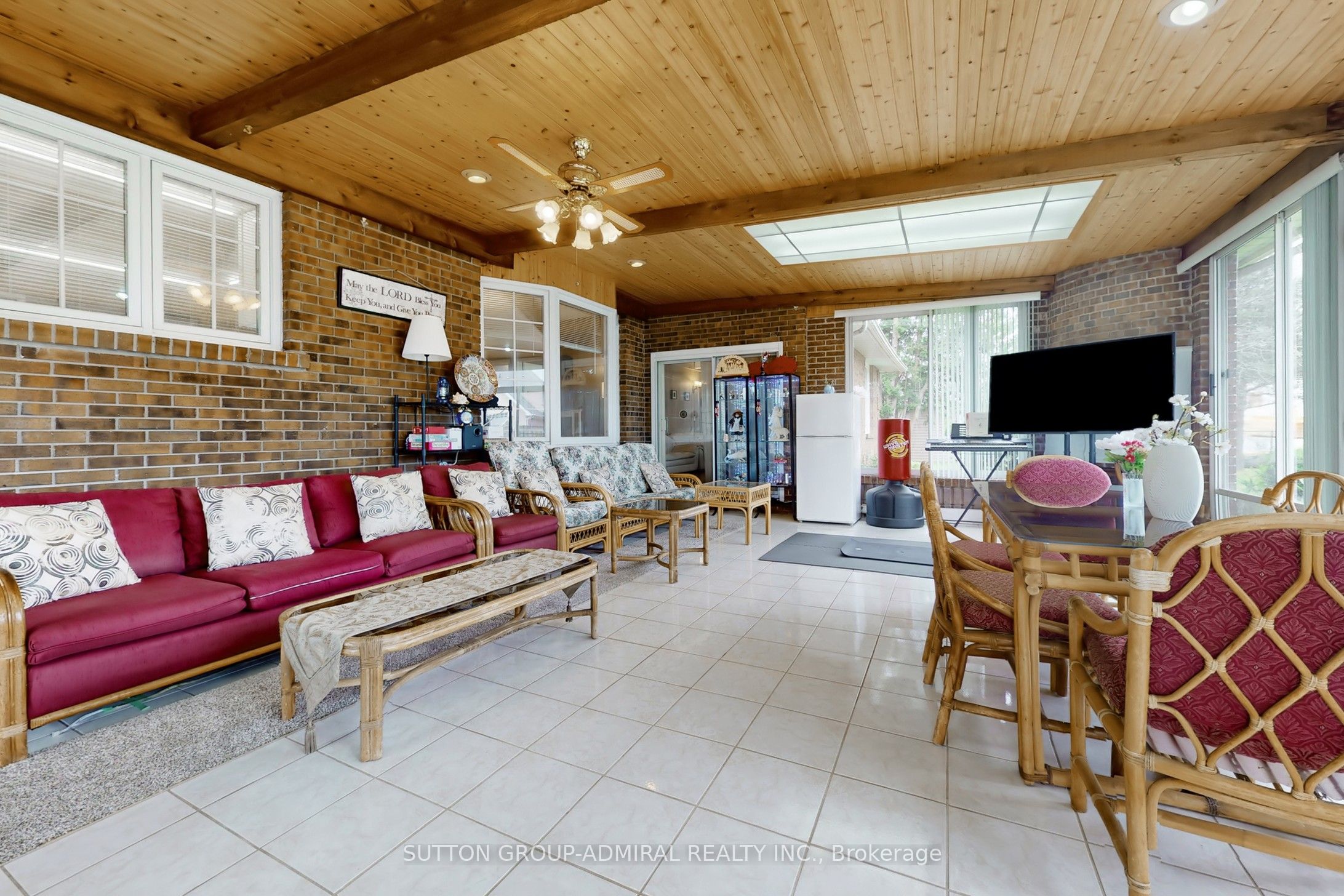 6916 Garner Road Property Photo 14