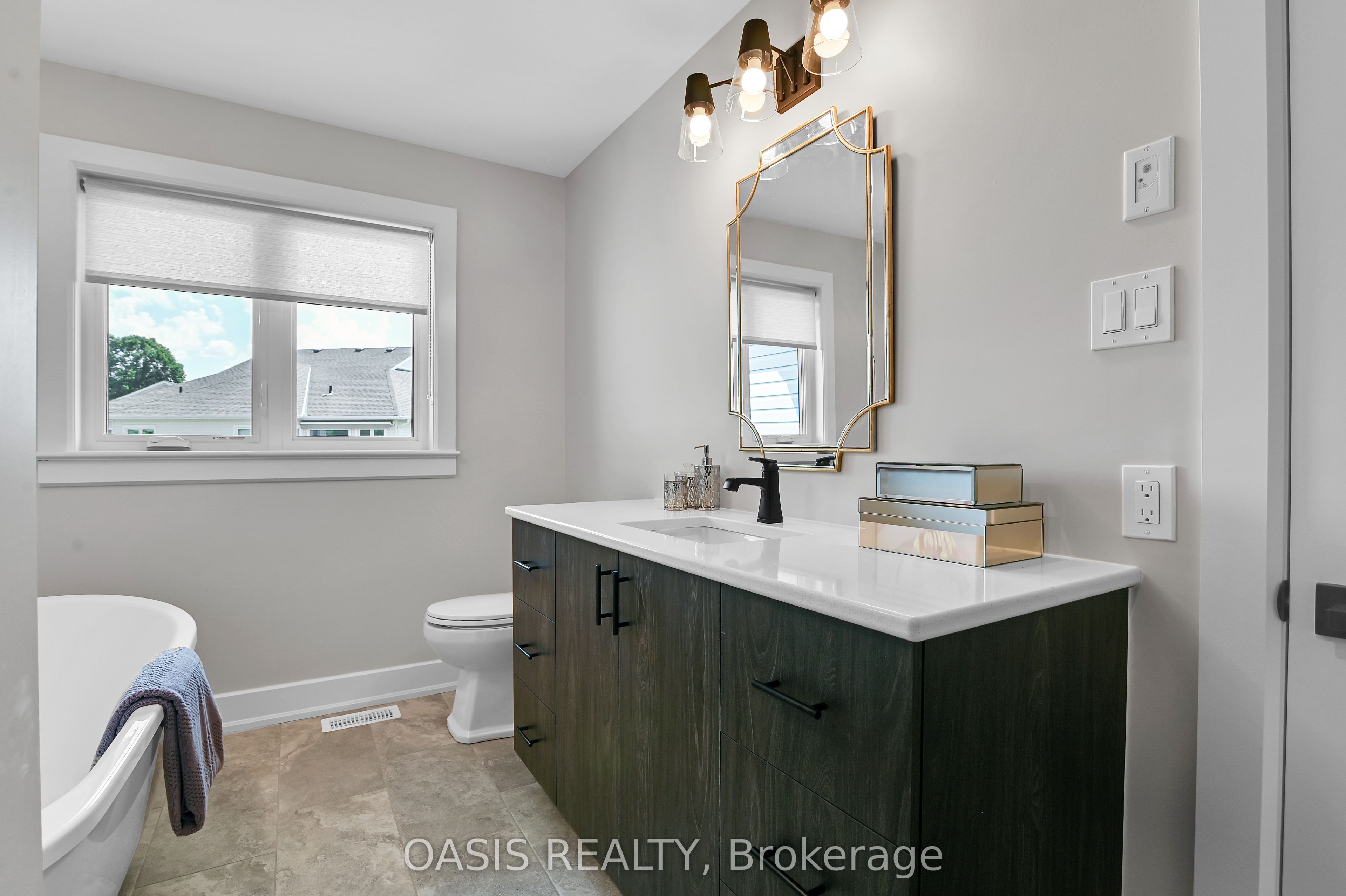 737 Maverick Crescent Property Photo 14