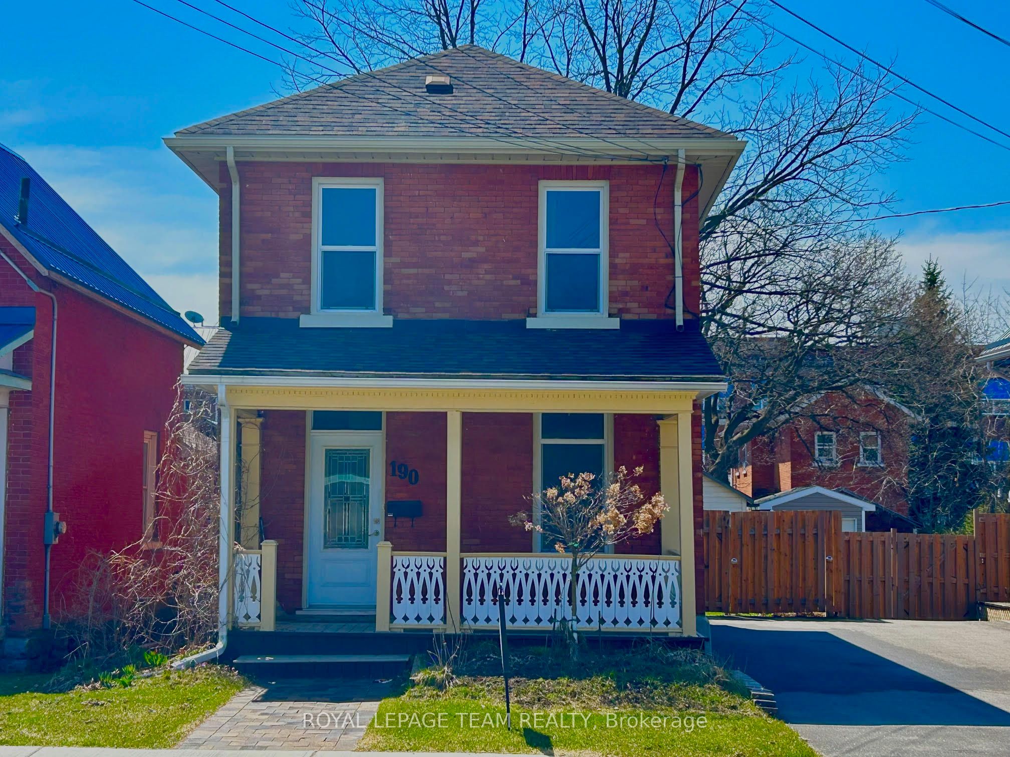 190 Lochiel Street Property Photo