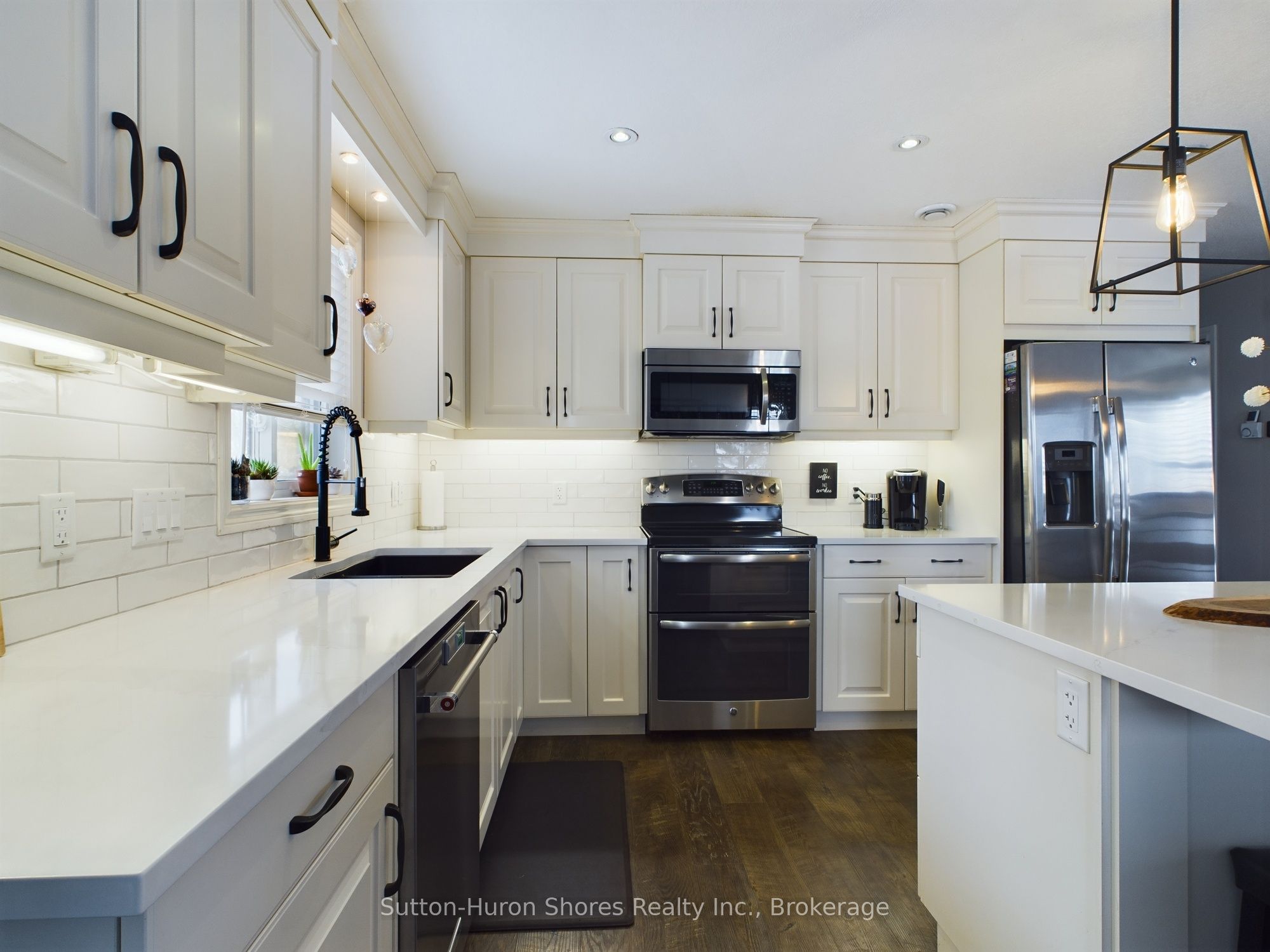 354 Peirson Avenue Property Photo 6
