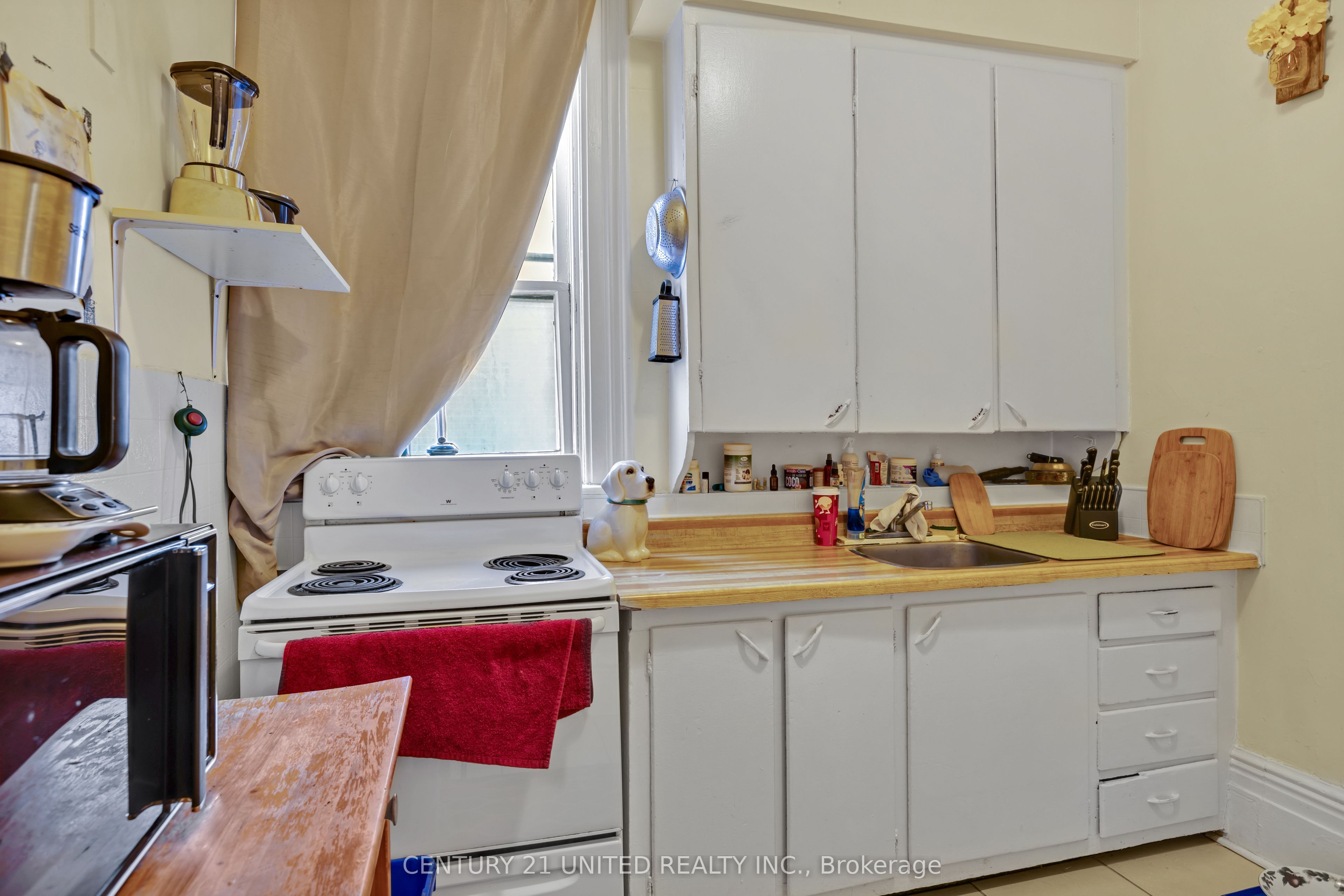 550 Aylmer Street Property Photo 4