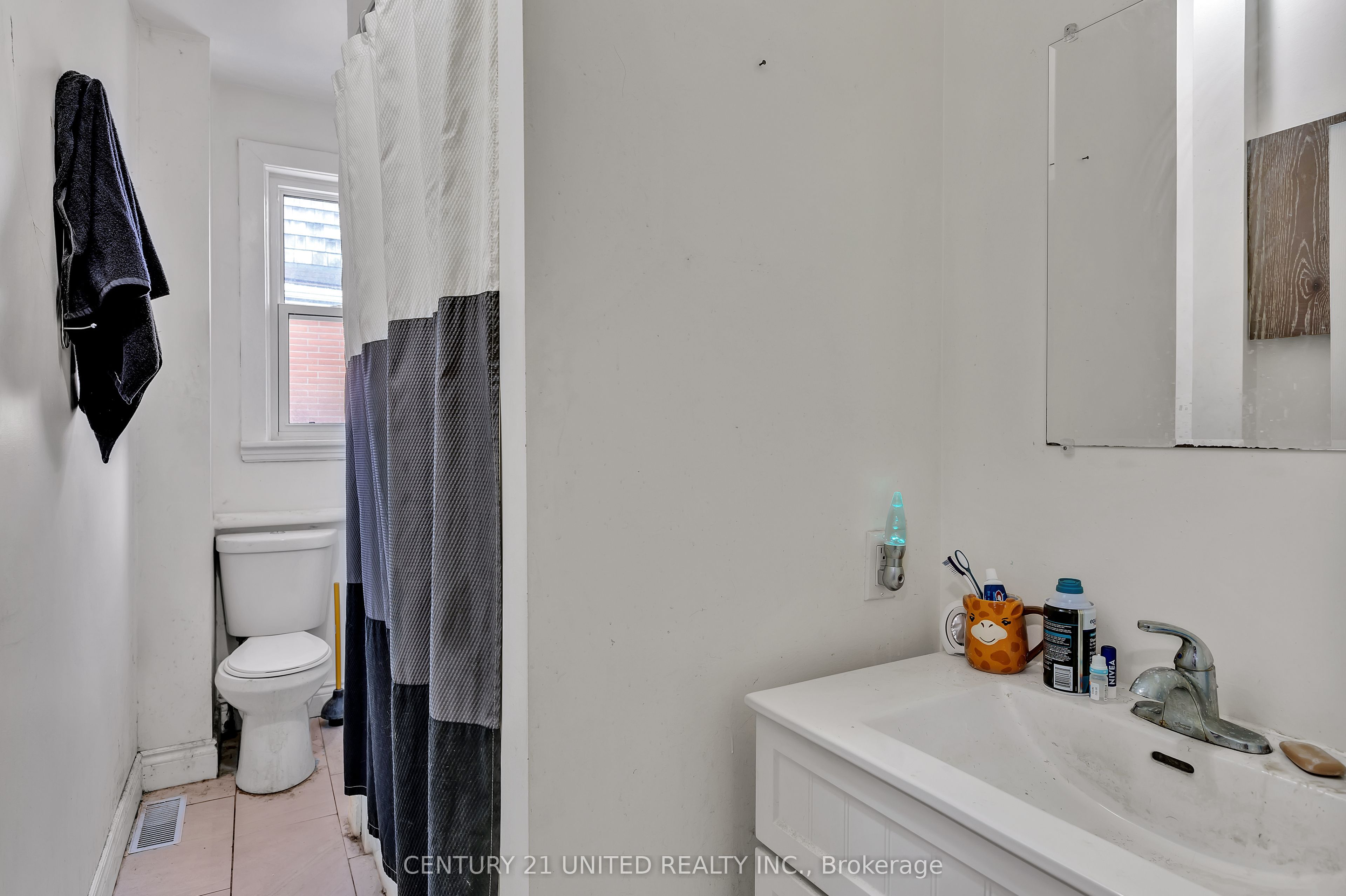 550 Aylmer Street Property Photo 13