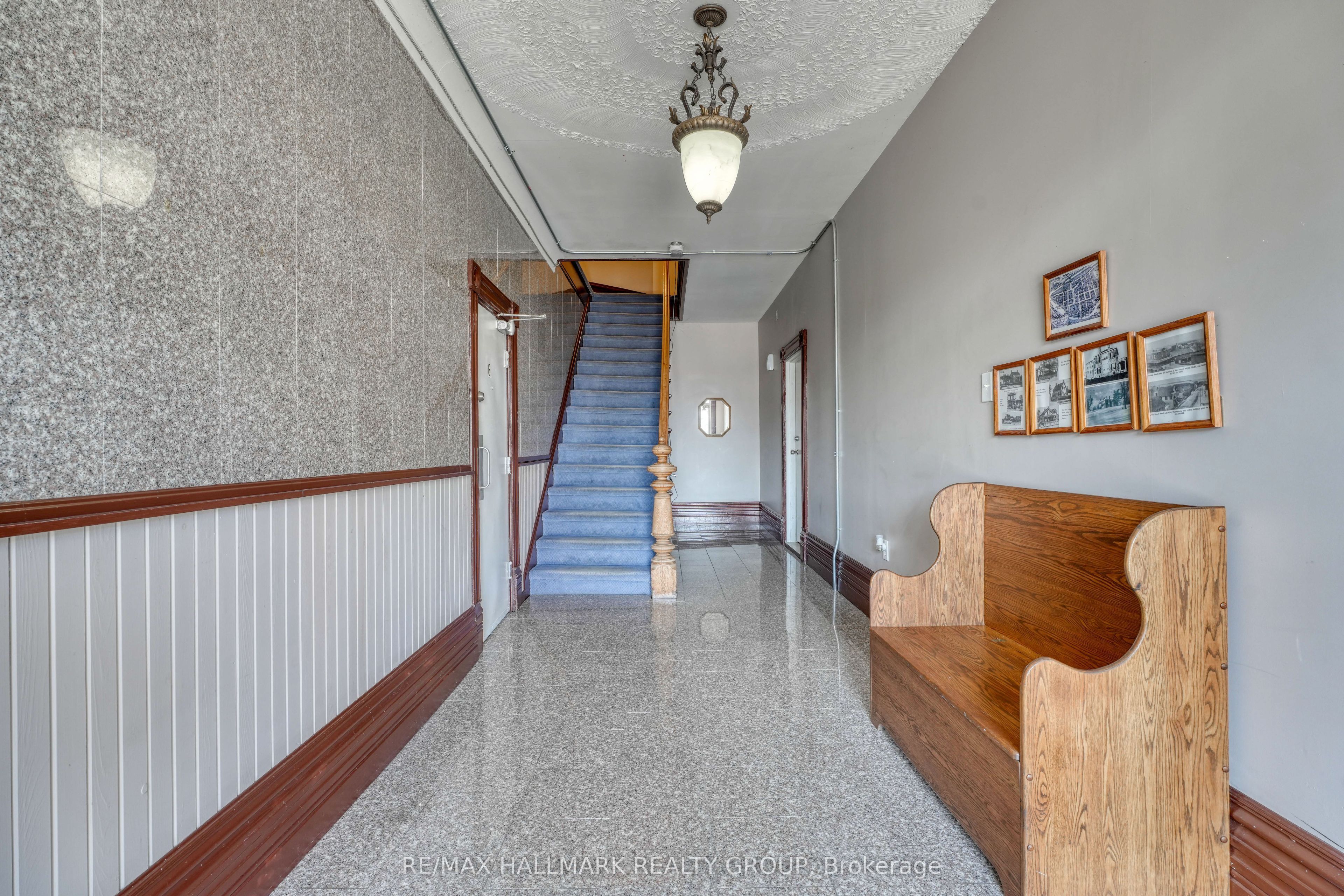 2084 Dundas Street Property Photo 2