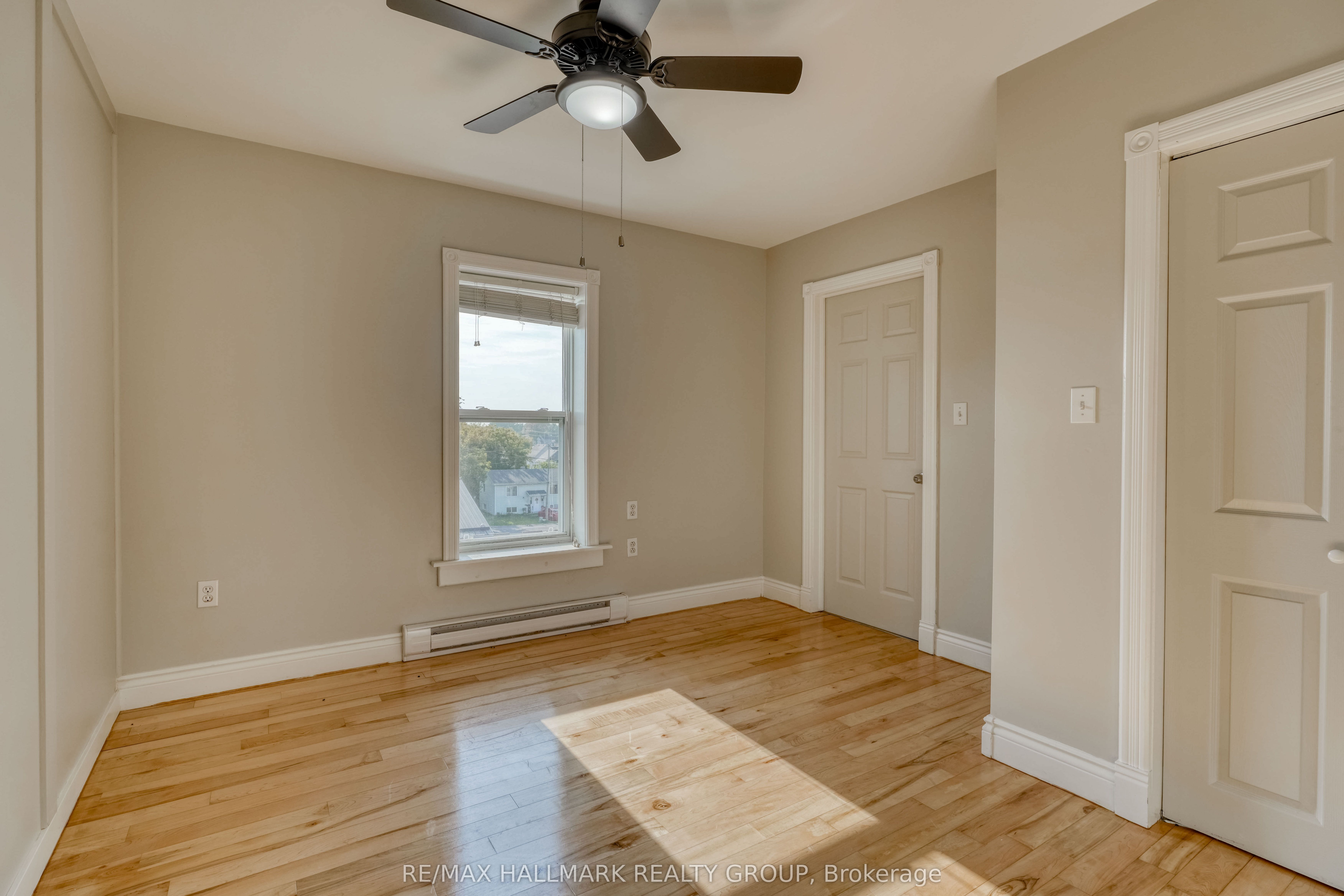 2084 Dundas Street Property Photo 13