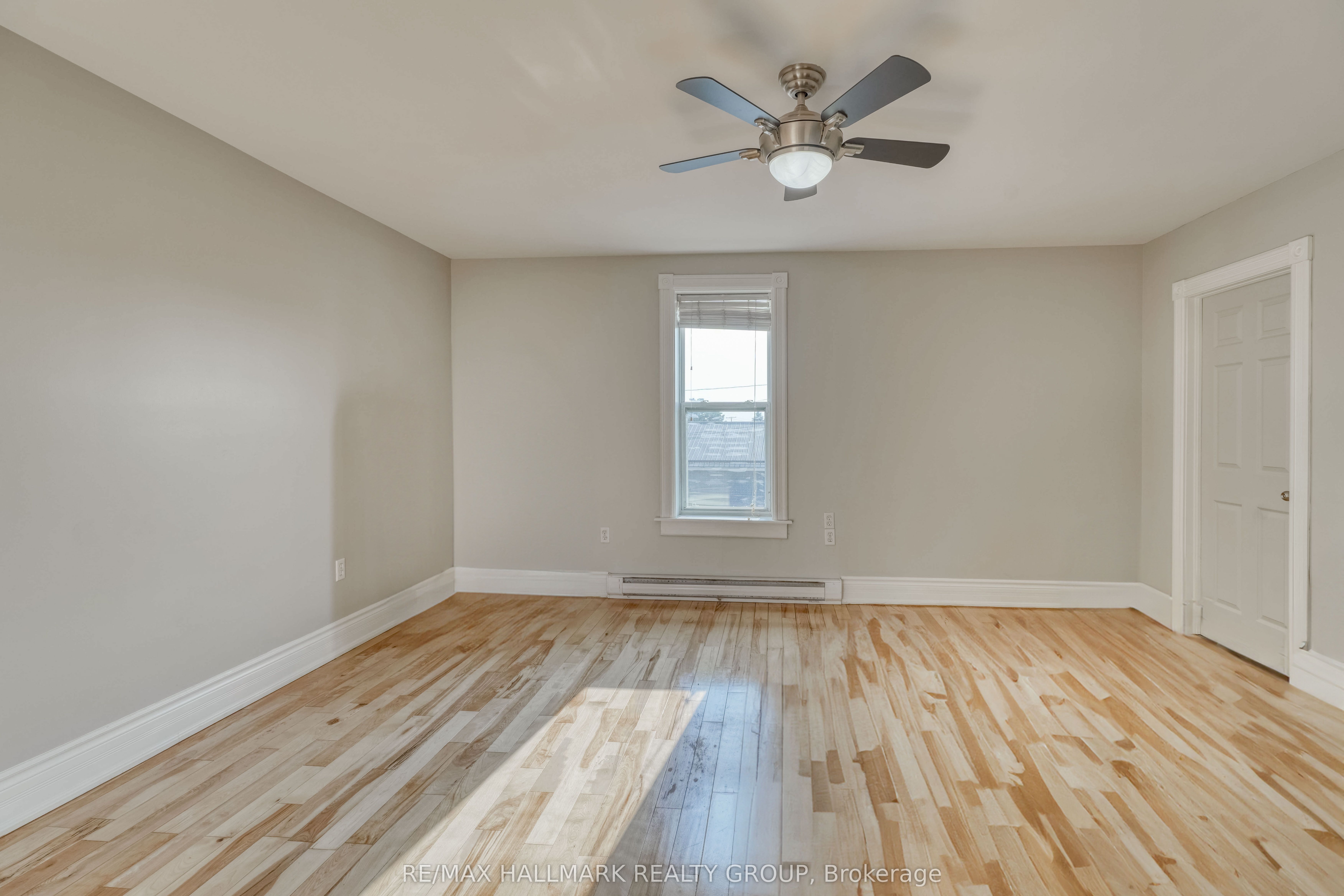 2084 Dundas Street Property Photo 17