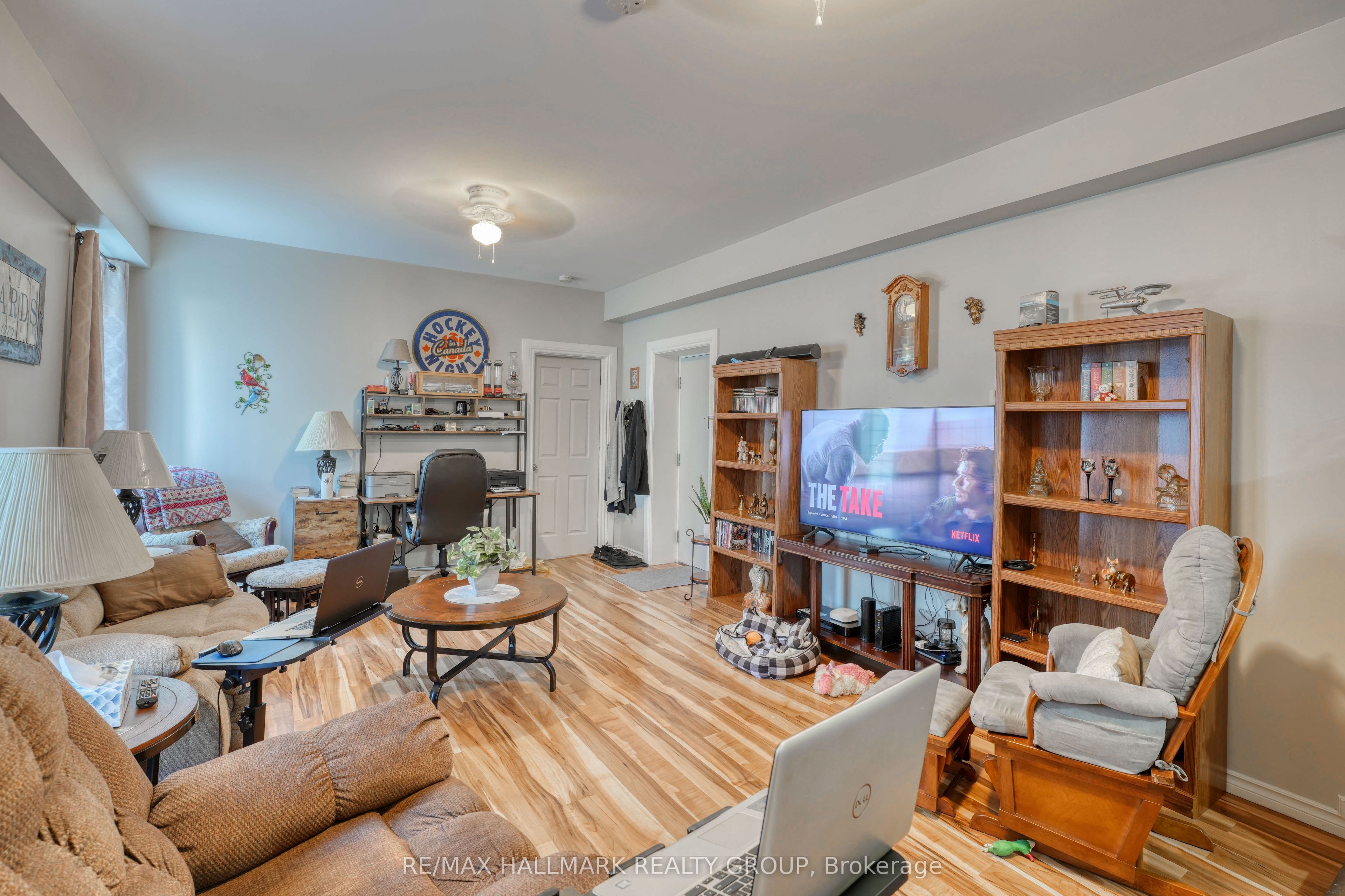 2084 Dundas Street Property Photo 23