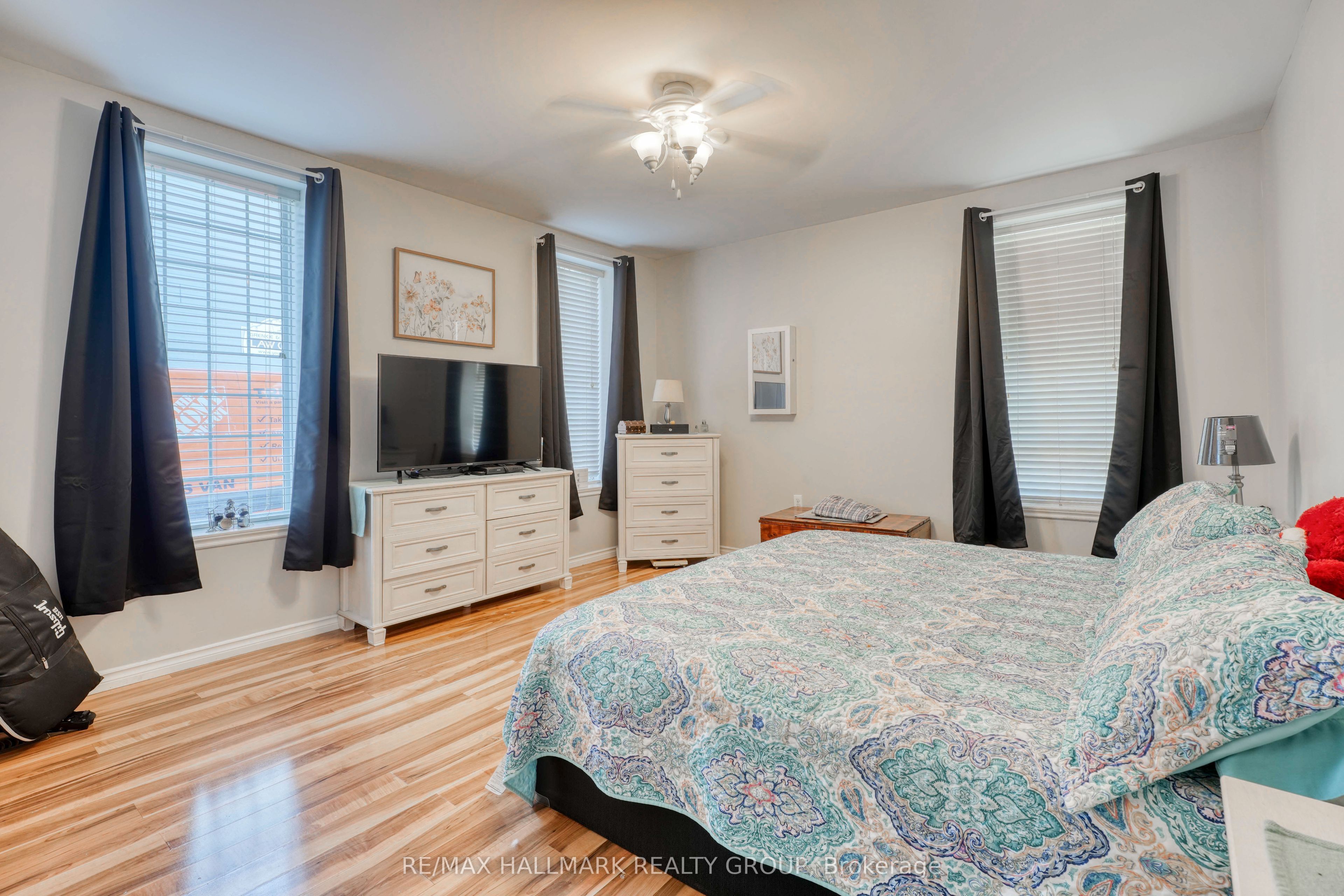 2084 Dundas Street Property Photo 25