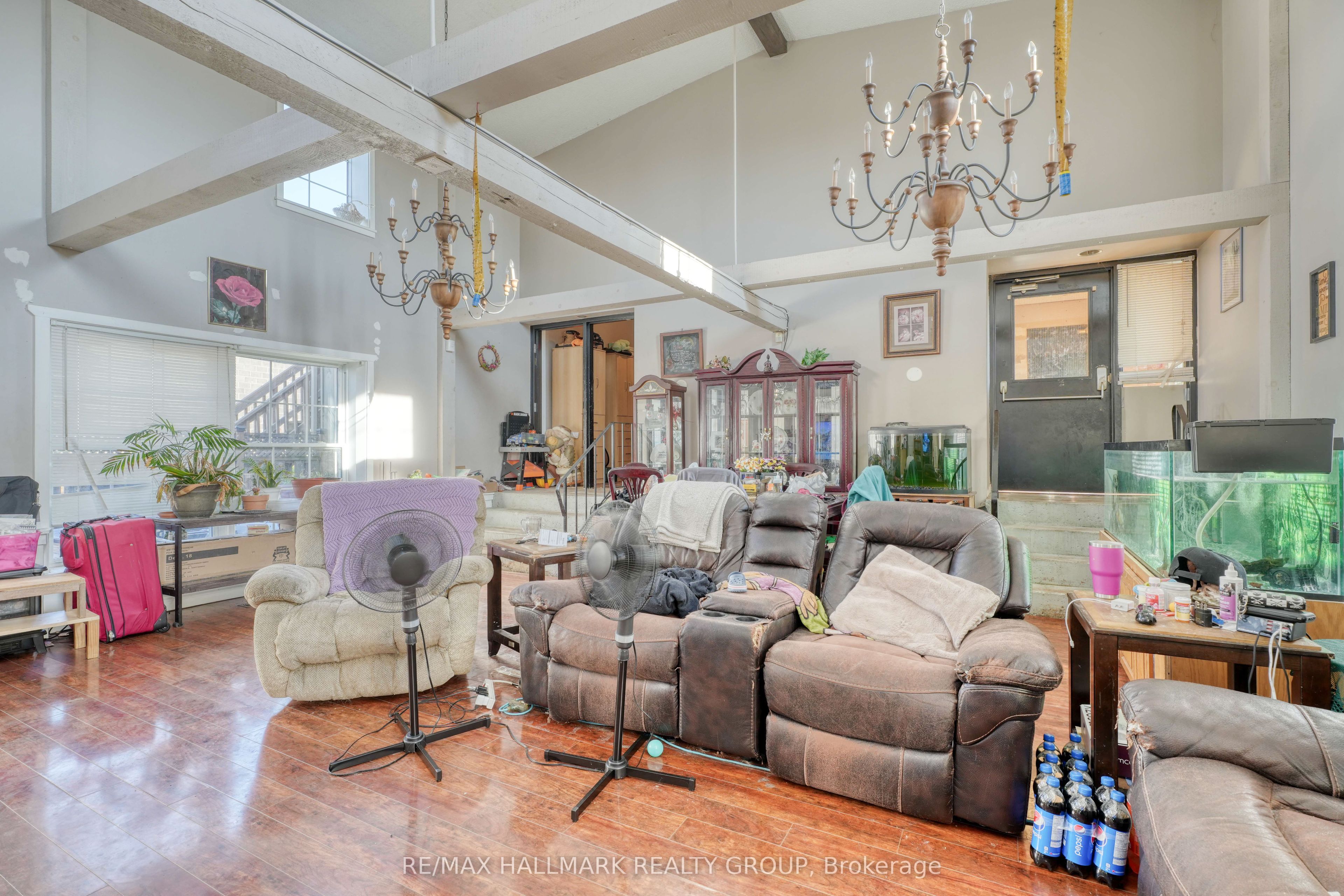 2084 Dundas Street Property Photo 26
