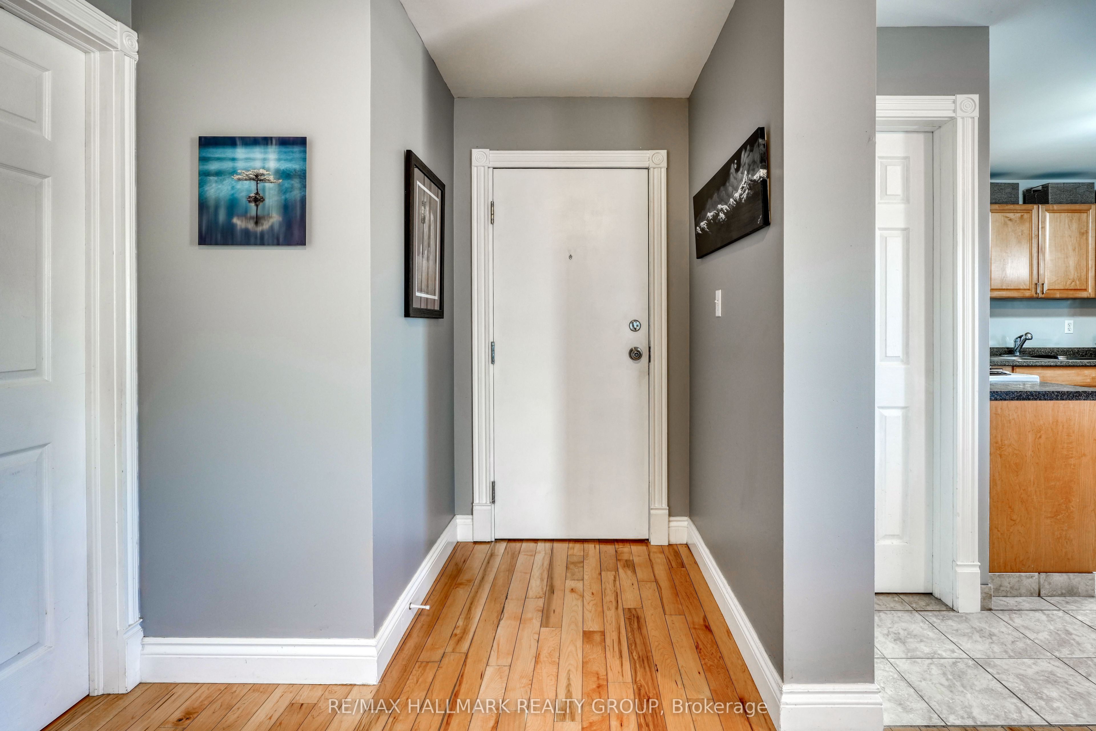 2084 Dundas Street Property Photo 27