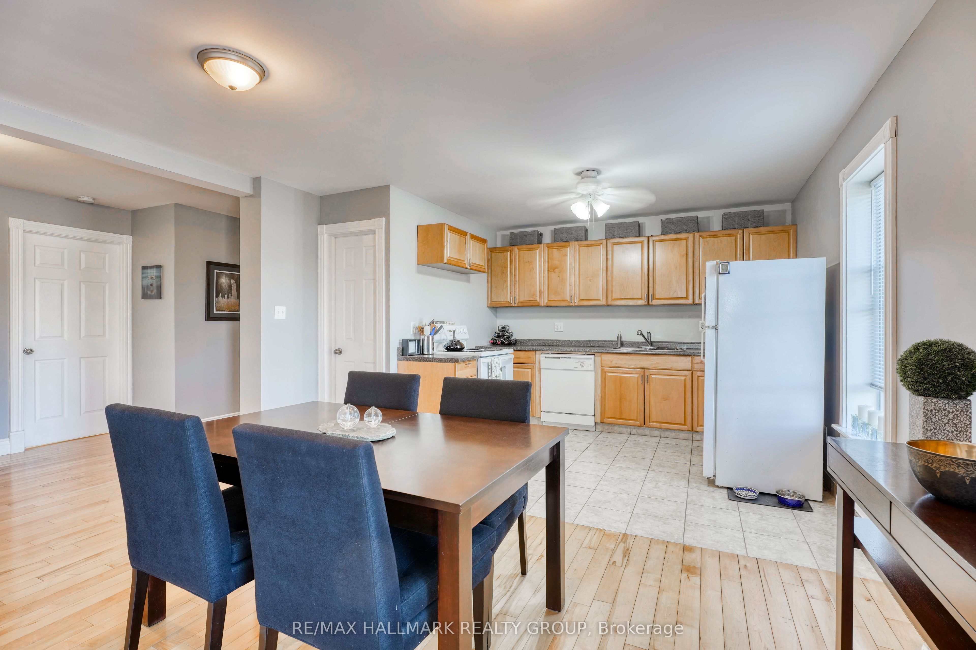 2084 Dundas Street Property Photo 28