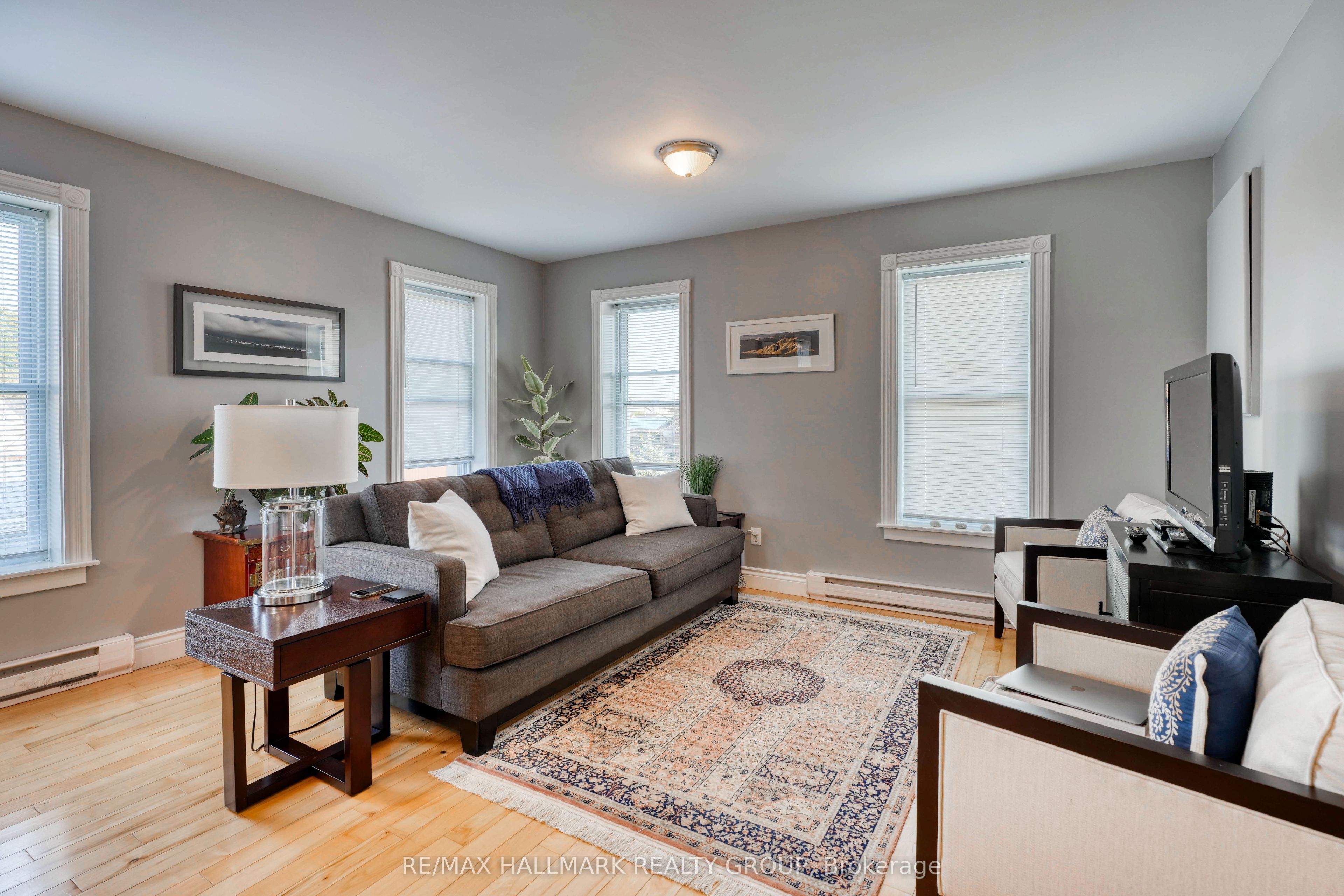 2084 Dundas Street Property Photo 30