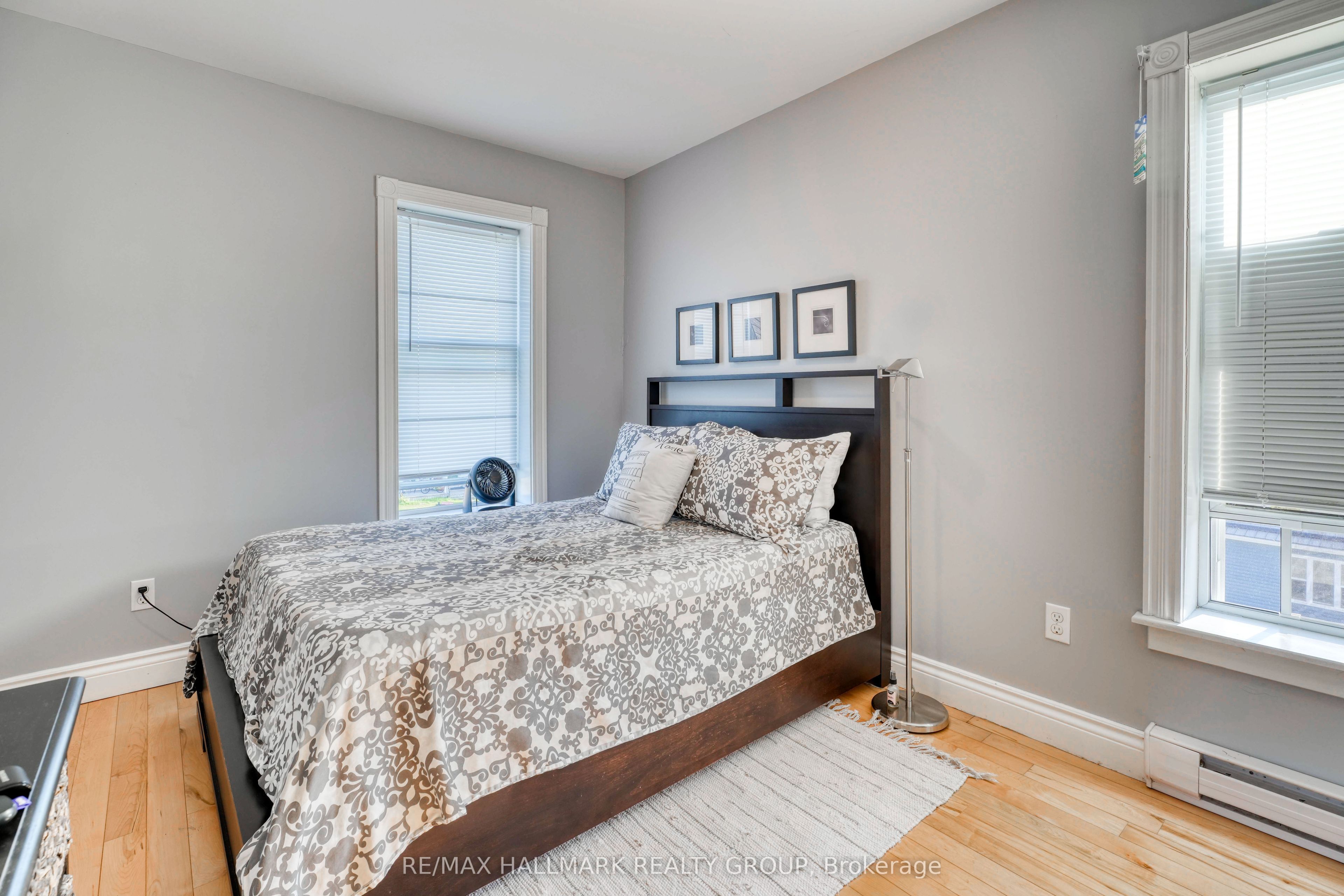 2084 Dundas Street Property Photo 33