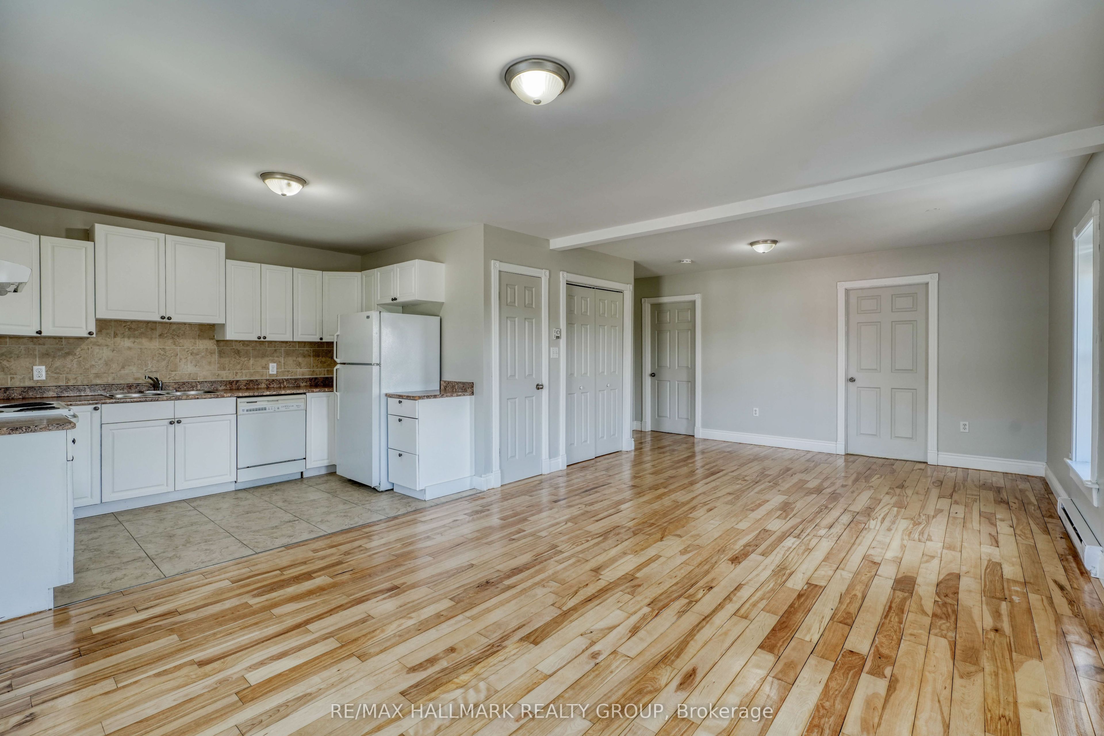 2084 Dundas Street Property Photo 34