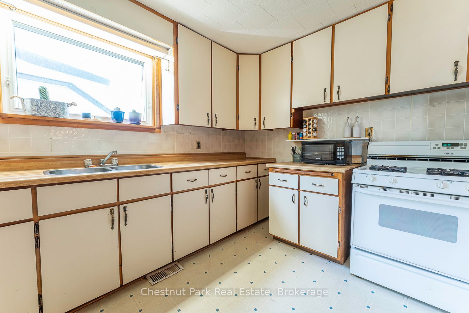1570 9th Avenue Property Photo 9