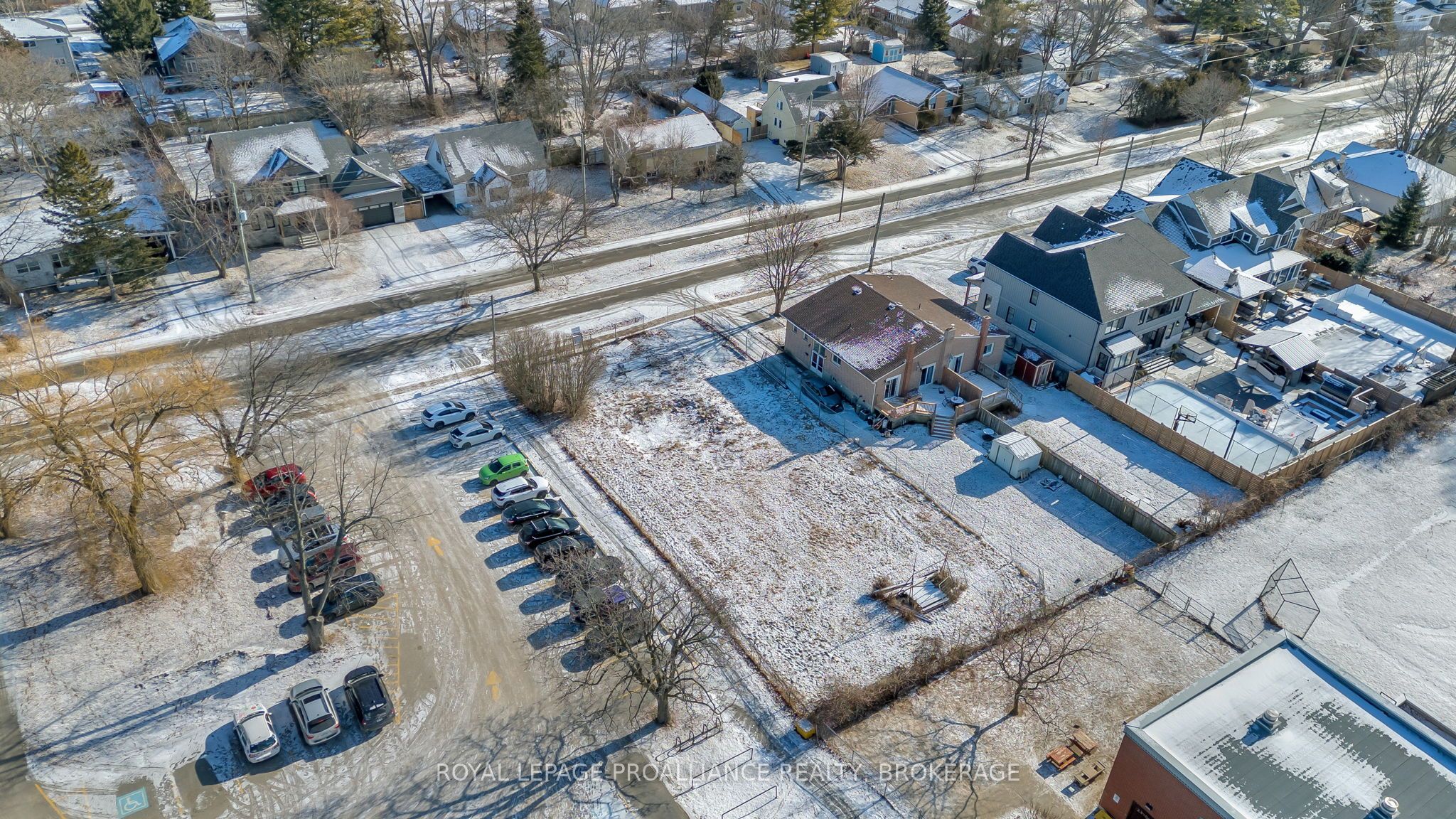 21 Crerar Boulevard Property Photo 5