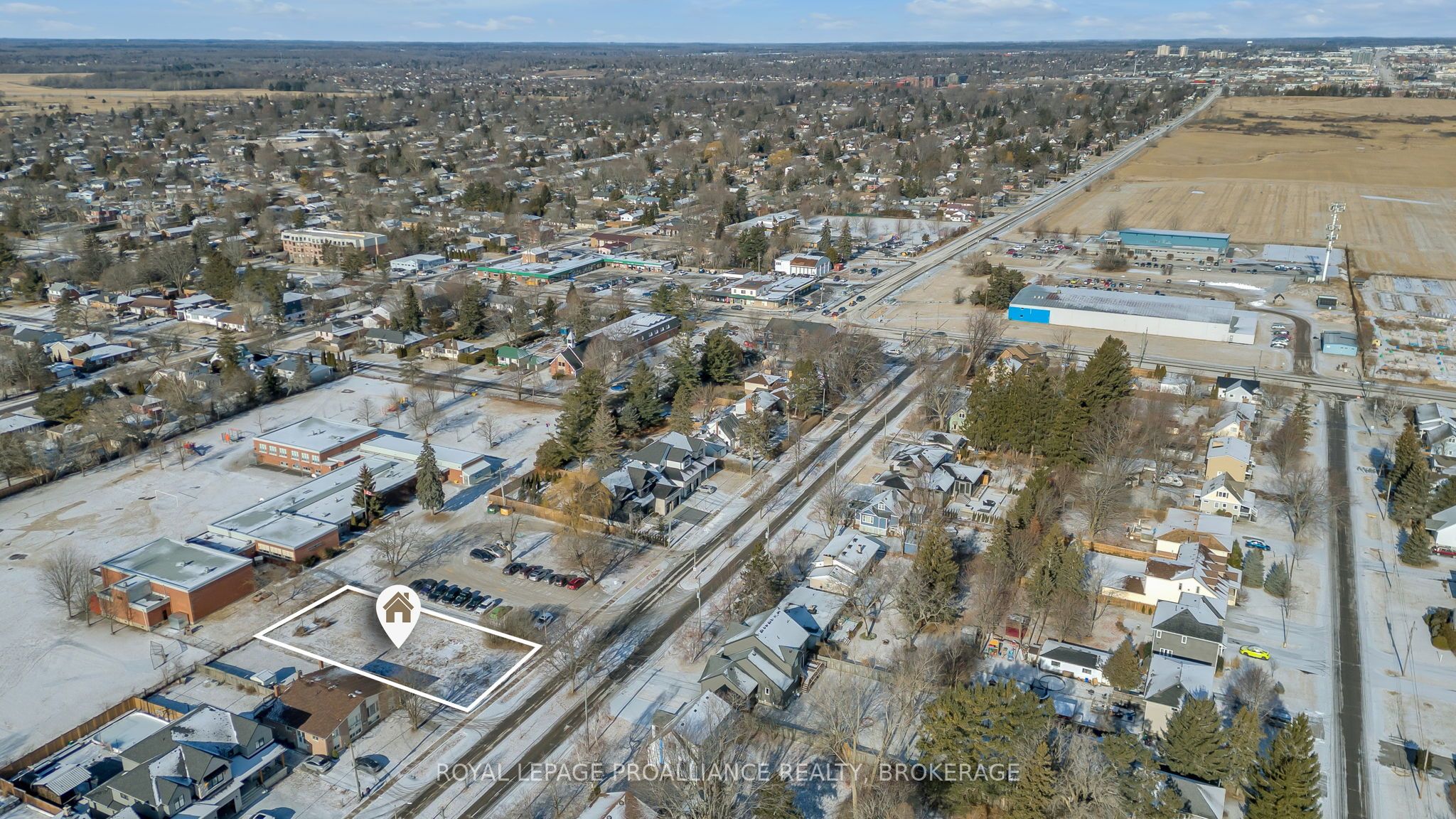 21 Crerar Boulevard Property Photo 7