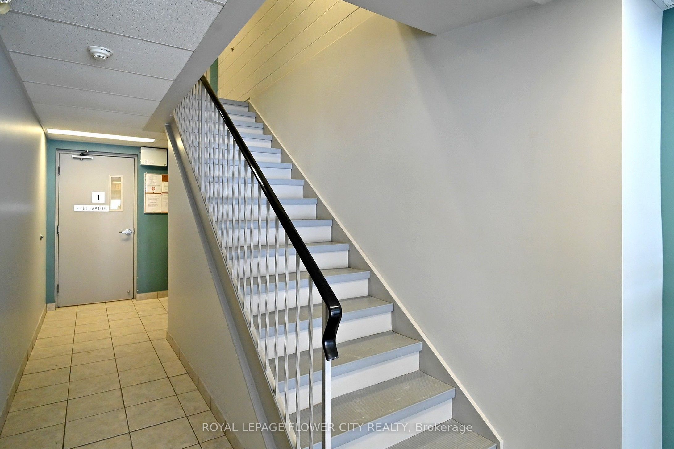 401-85 William Street Property Photo 7