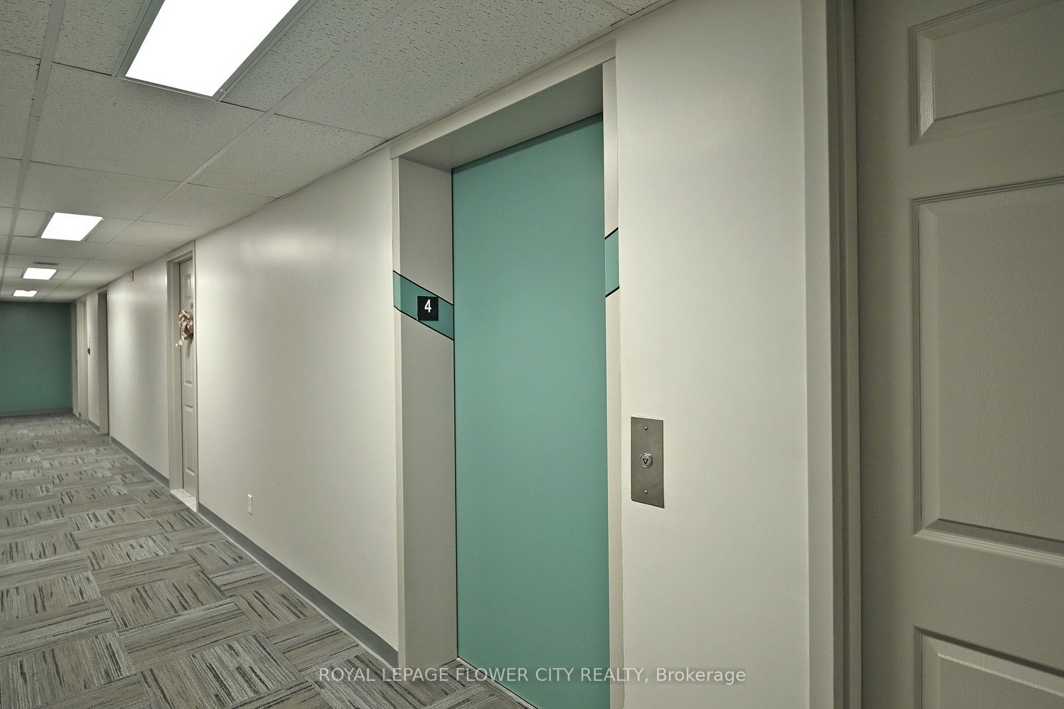 401-85 William Street Property Photo 8