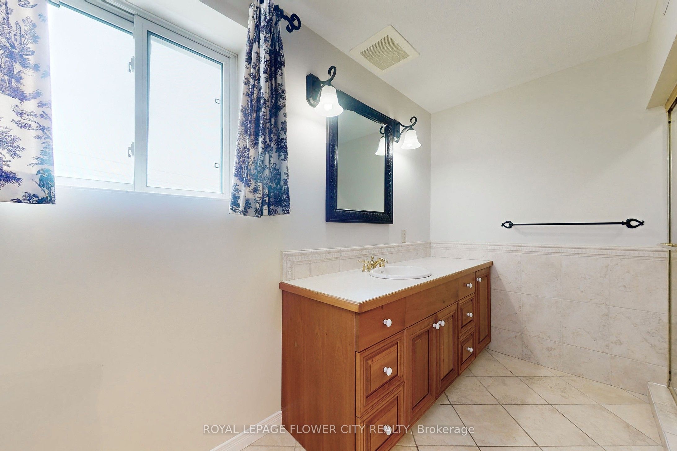 401-85 William Street Property Photo 30