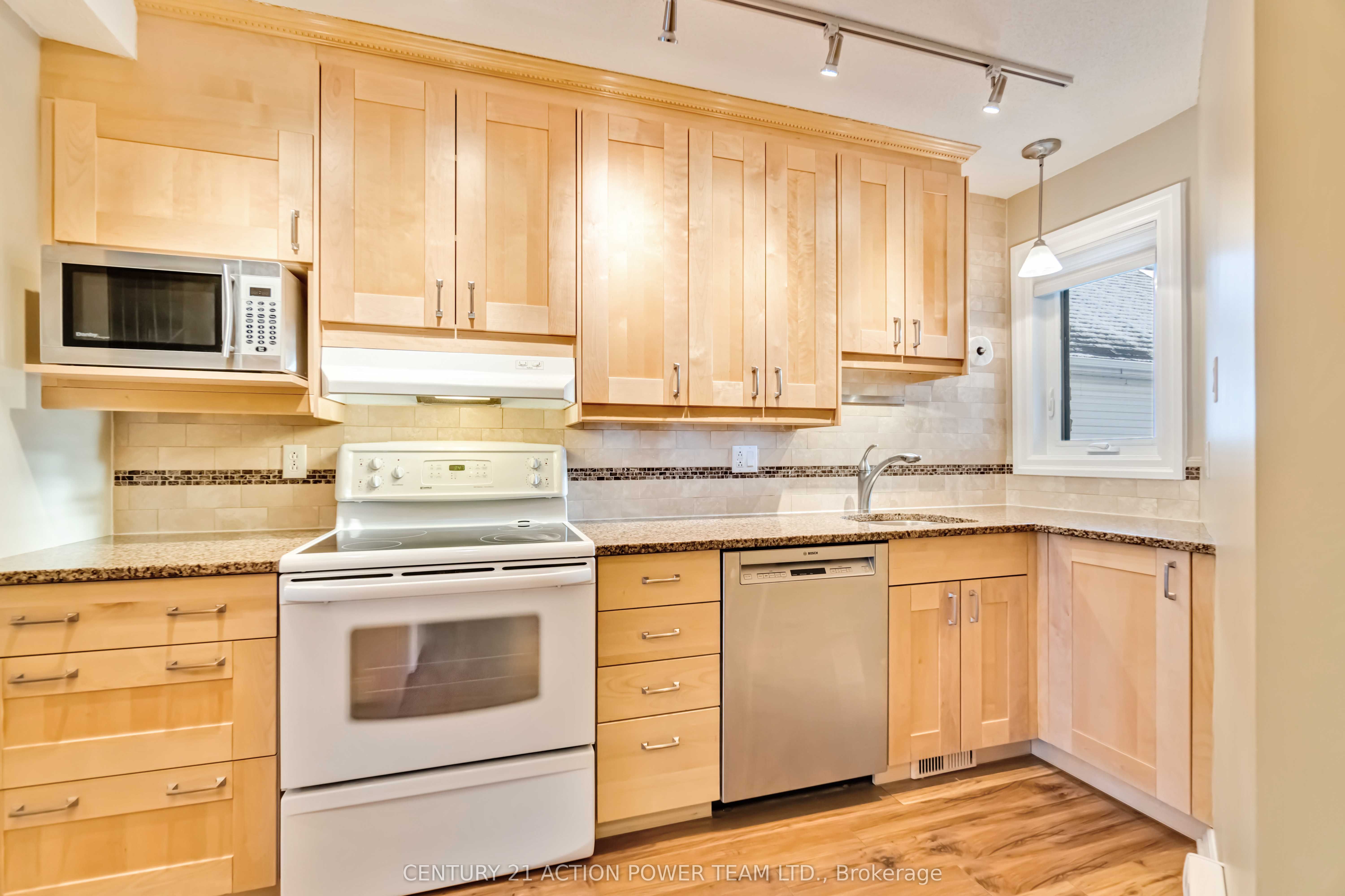 623 St Louis Street Property Photo 4