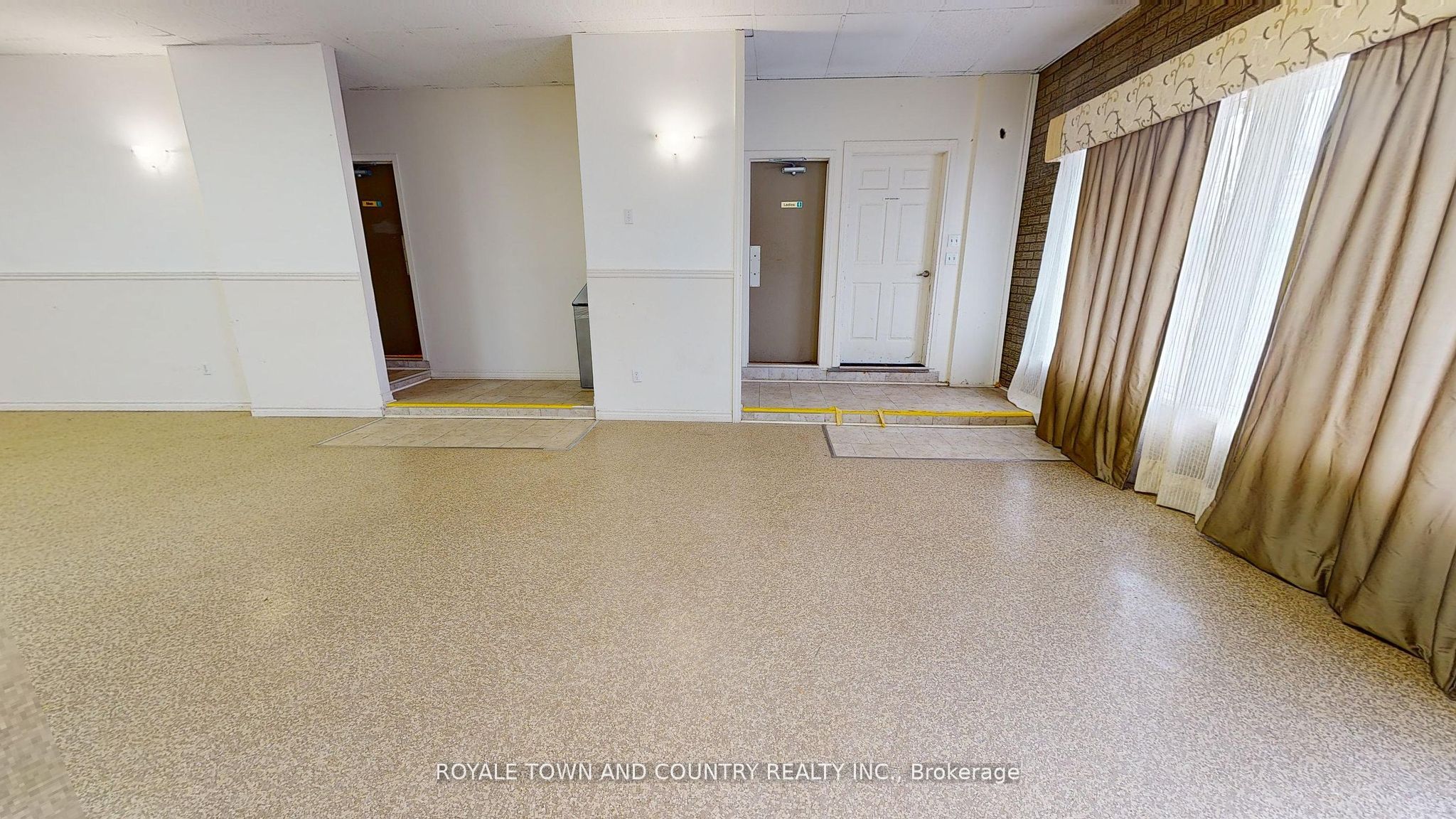 #354(l) - 358 Lindsay Street Property Photo 6