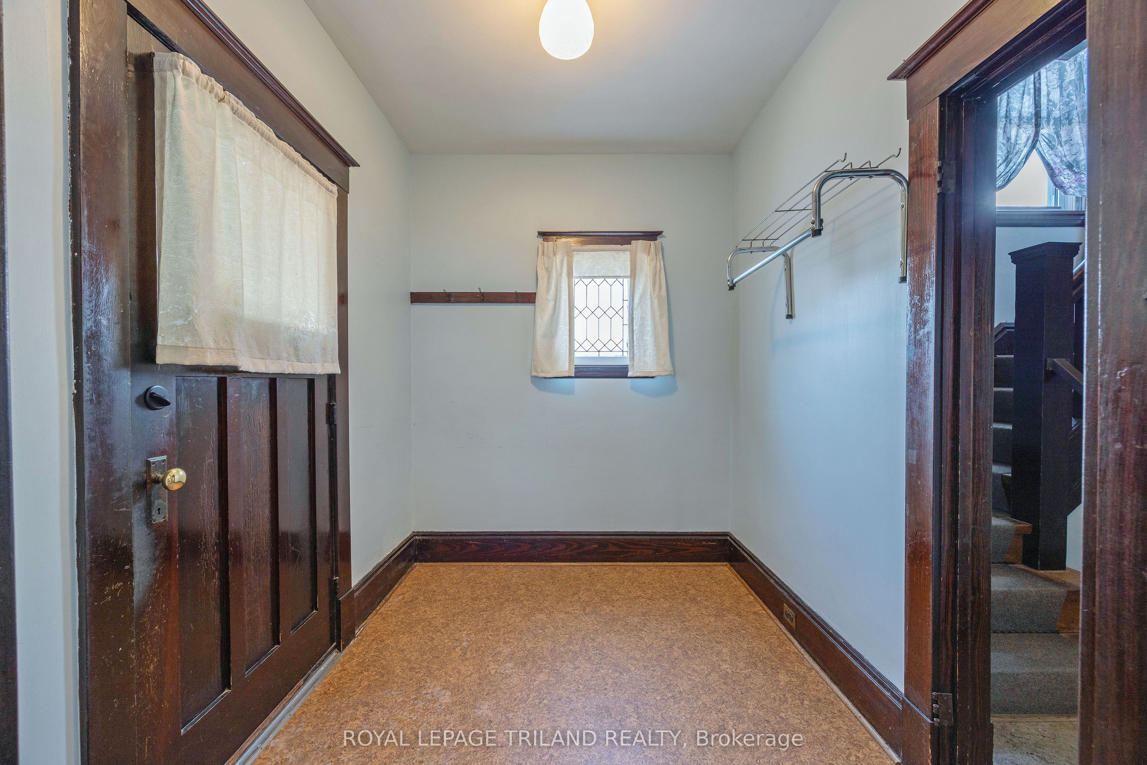 57 Manitoba Street Property Photo 6
