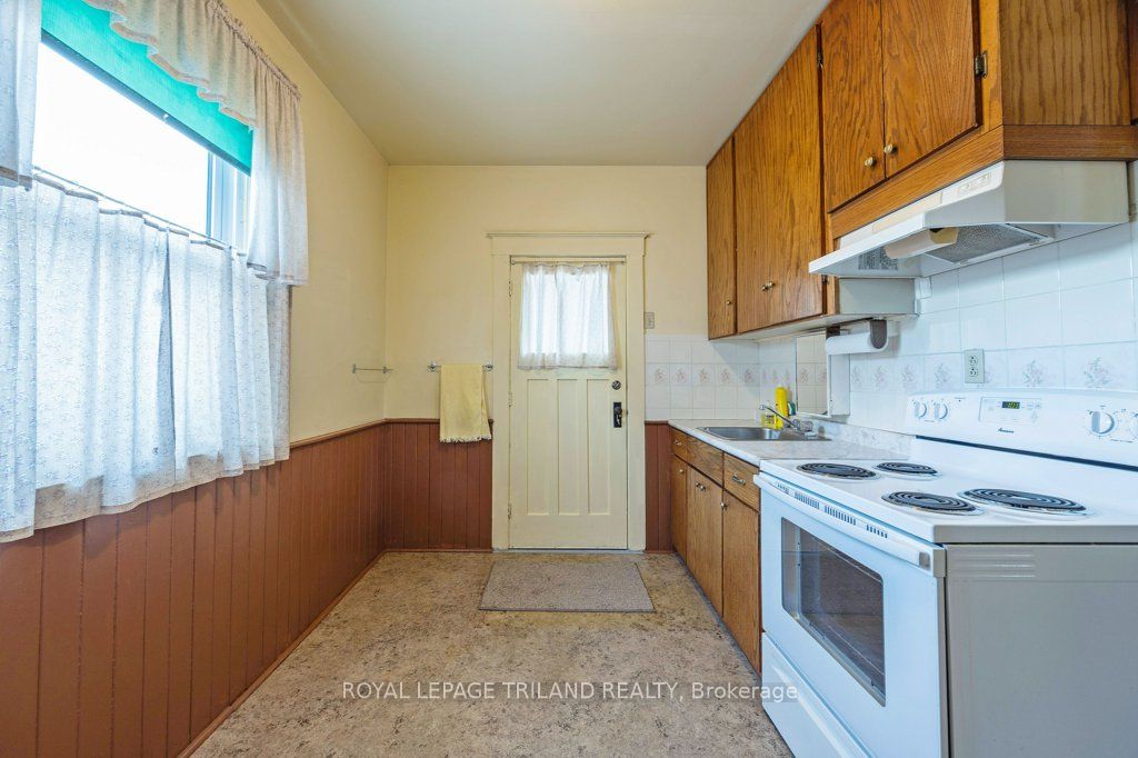 57 Manitoba Street Property Photo 14