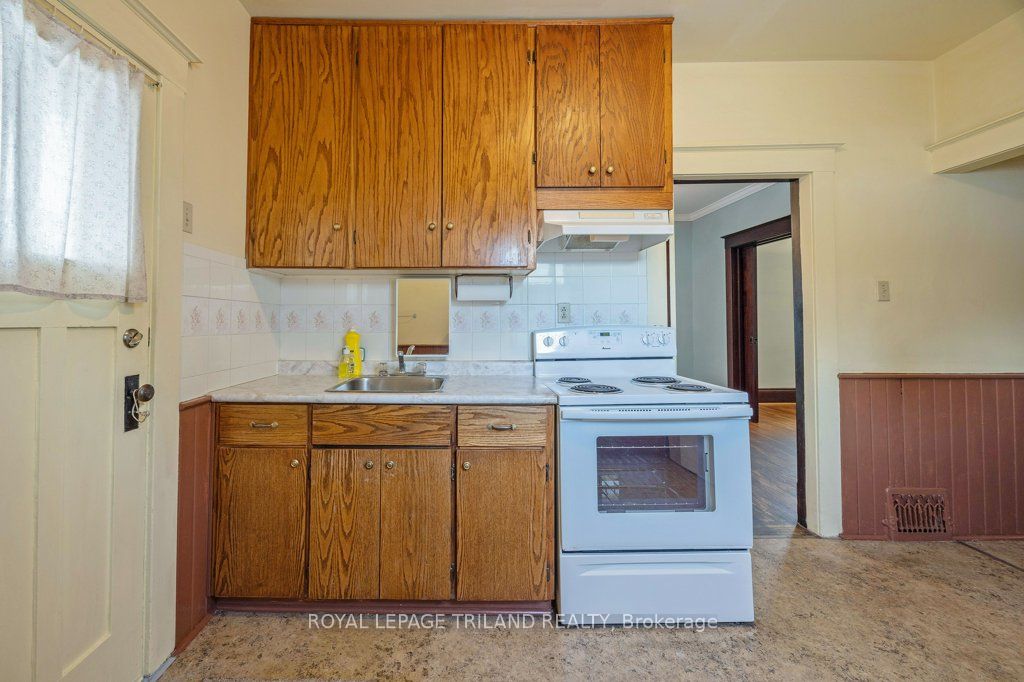 57 Manitoba Street Property Photo 15