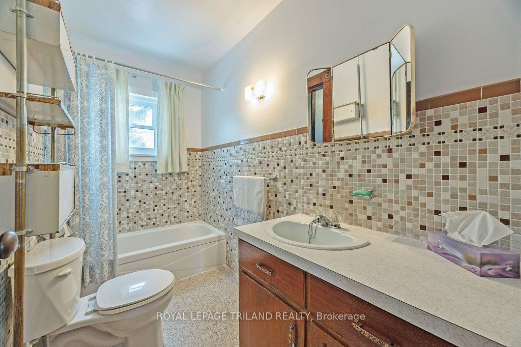 57 Manitoba Street Property Photo 21