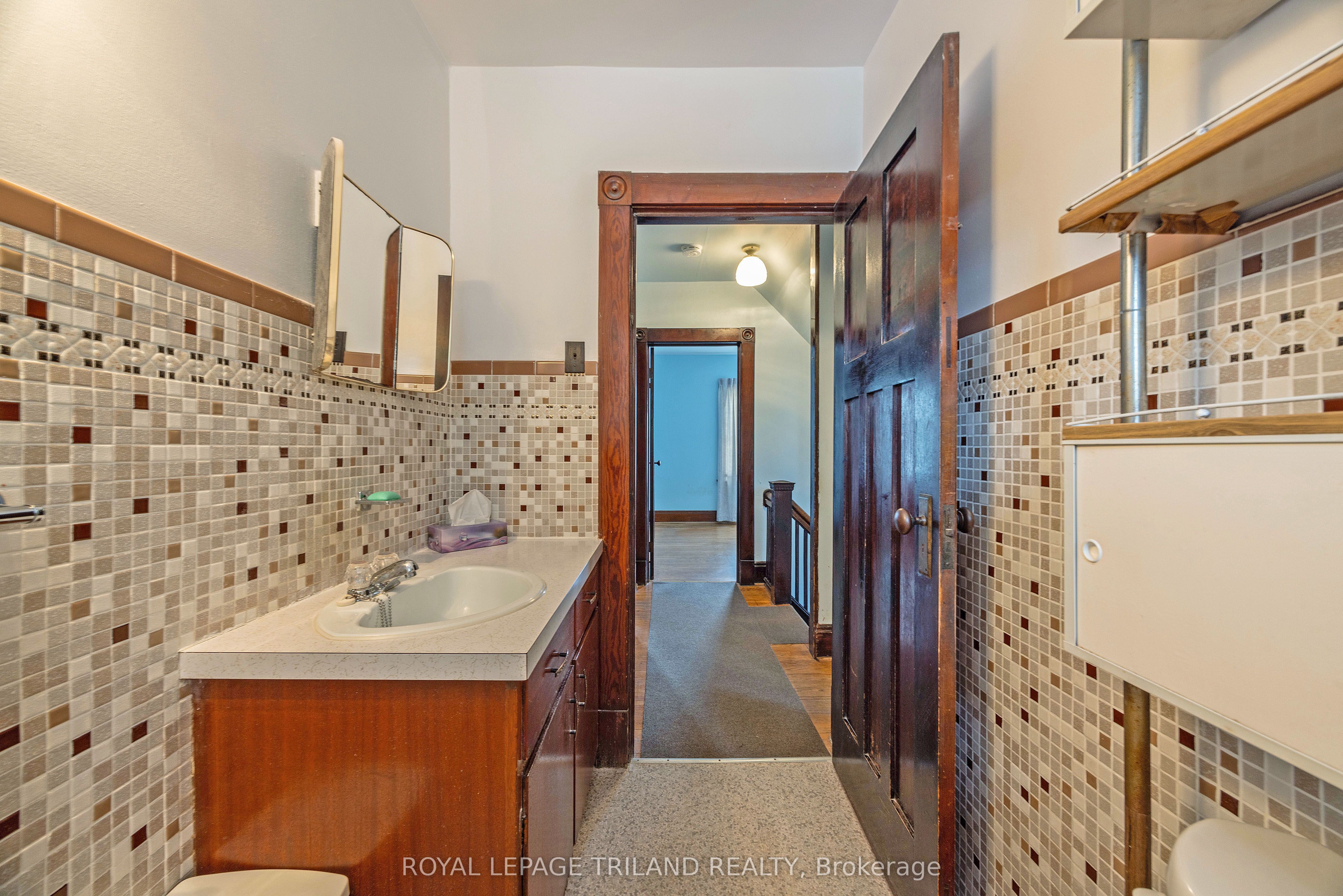57 Manitoba Street Property Photo 23