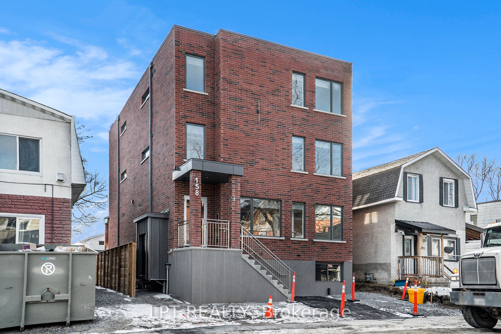 #5 - 158 Laval Street Property Photo