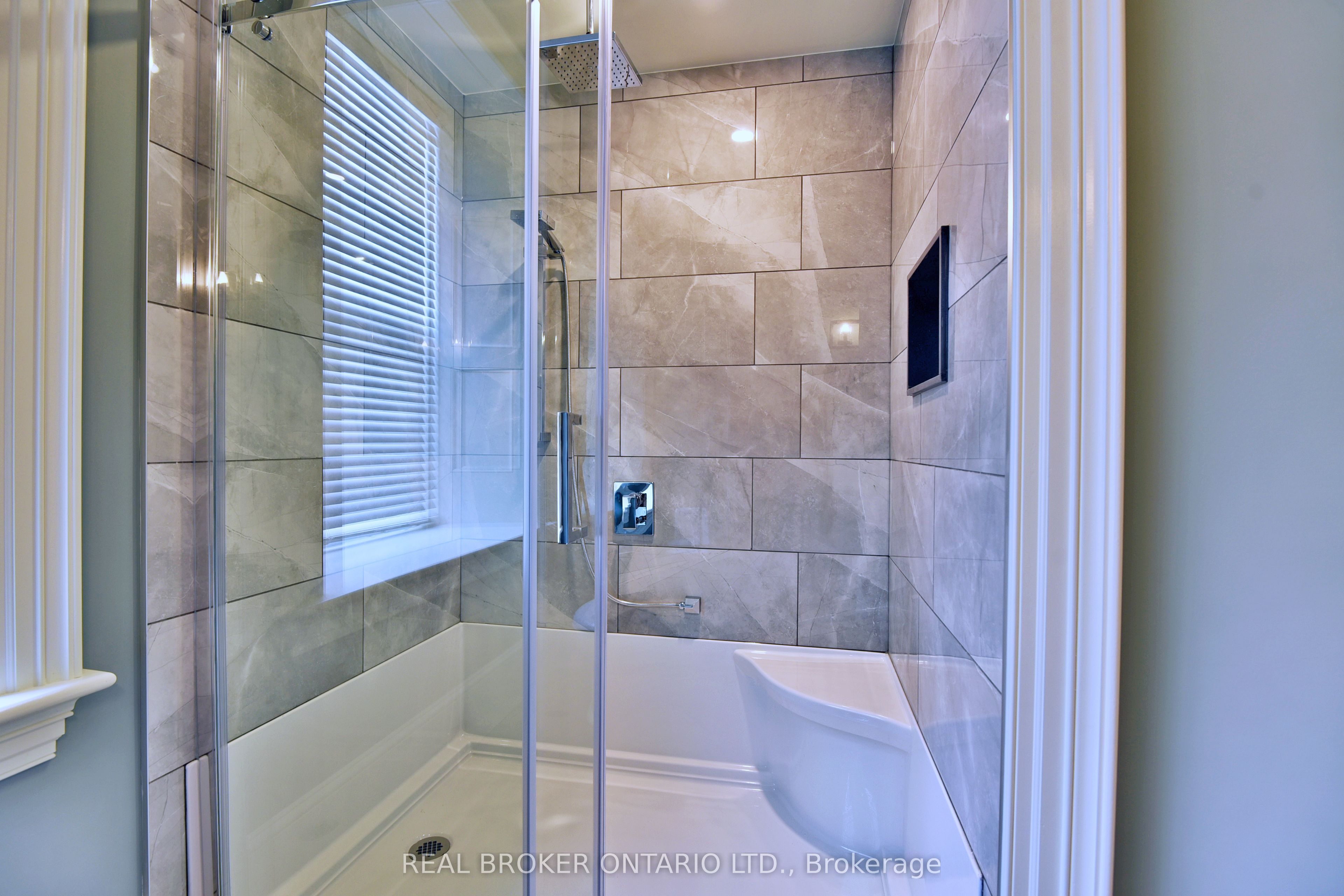 439 Edward Street Property Photo 12