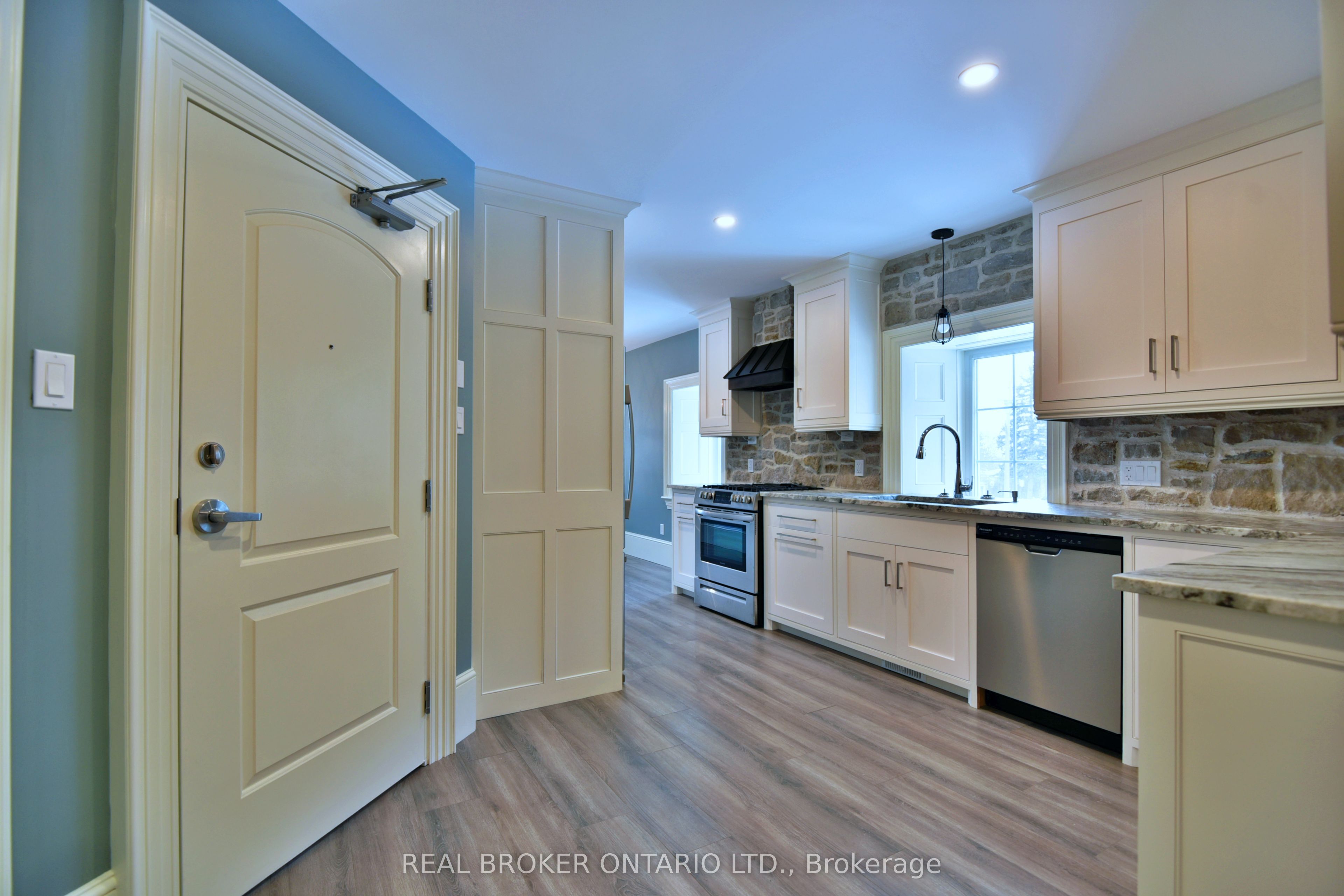439 Edward Street Property Photo 14