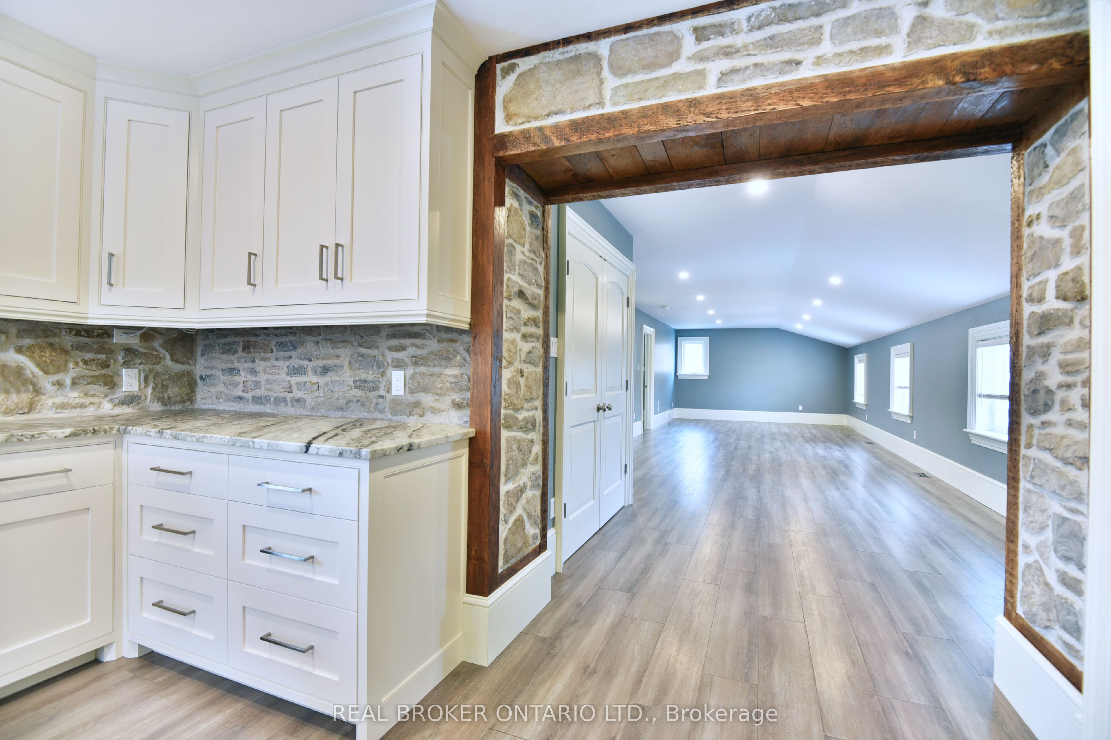 439 Edward Street Property Photo 15