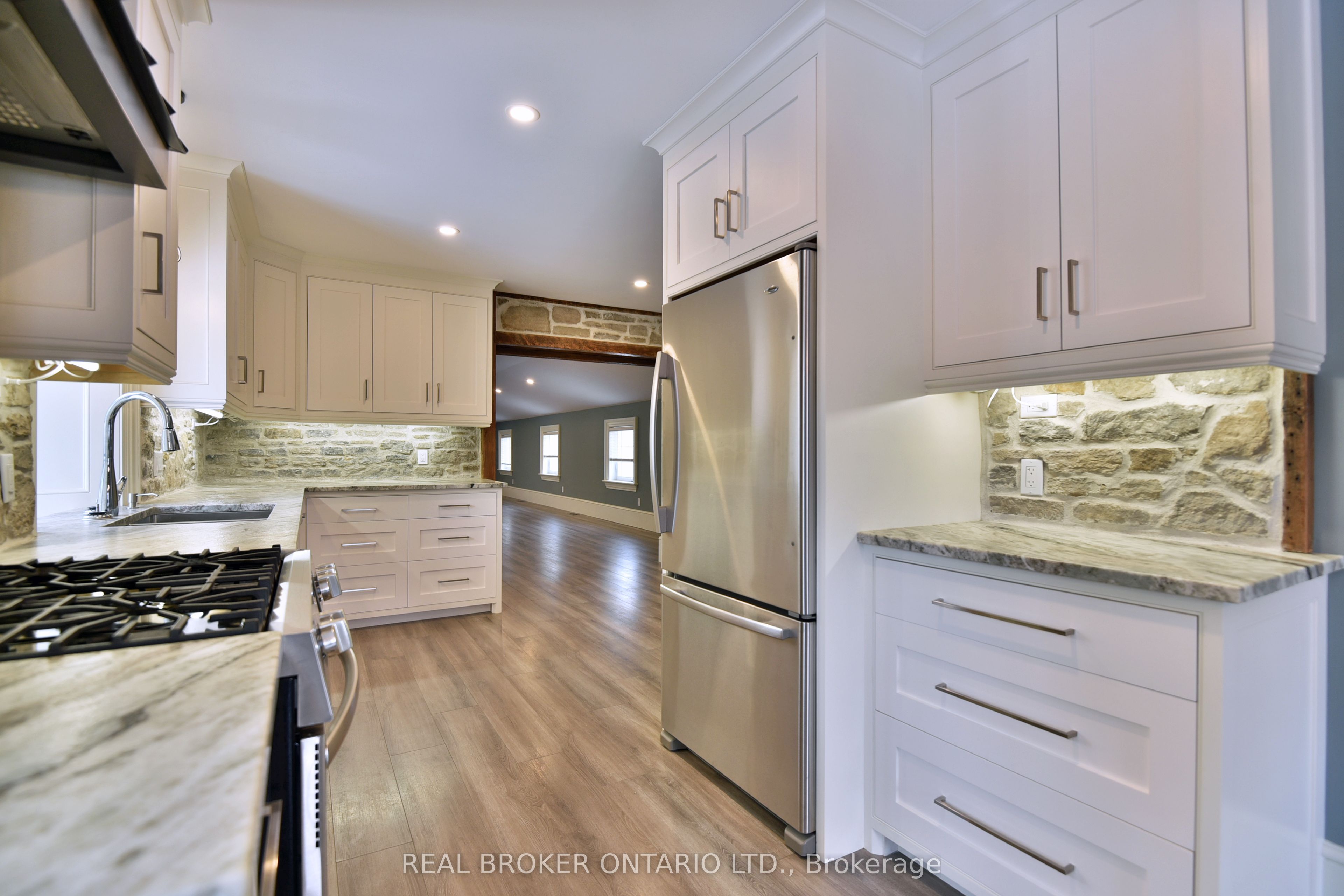 439 Edward Street Property Photo 16