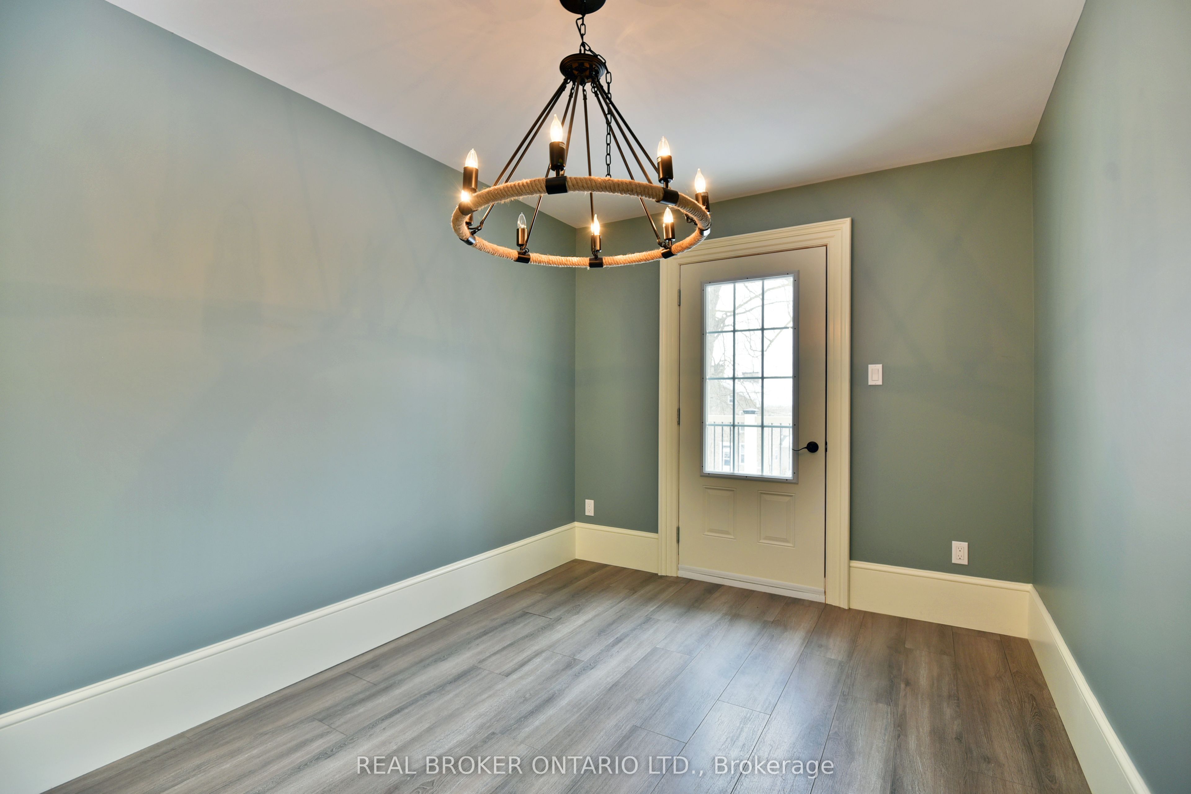 439 Edward Street Property Photo 17