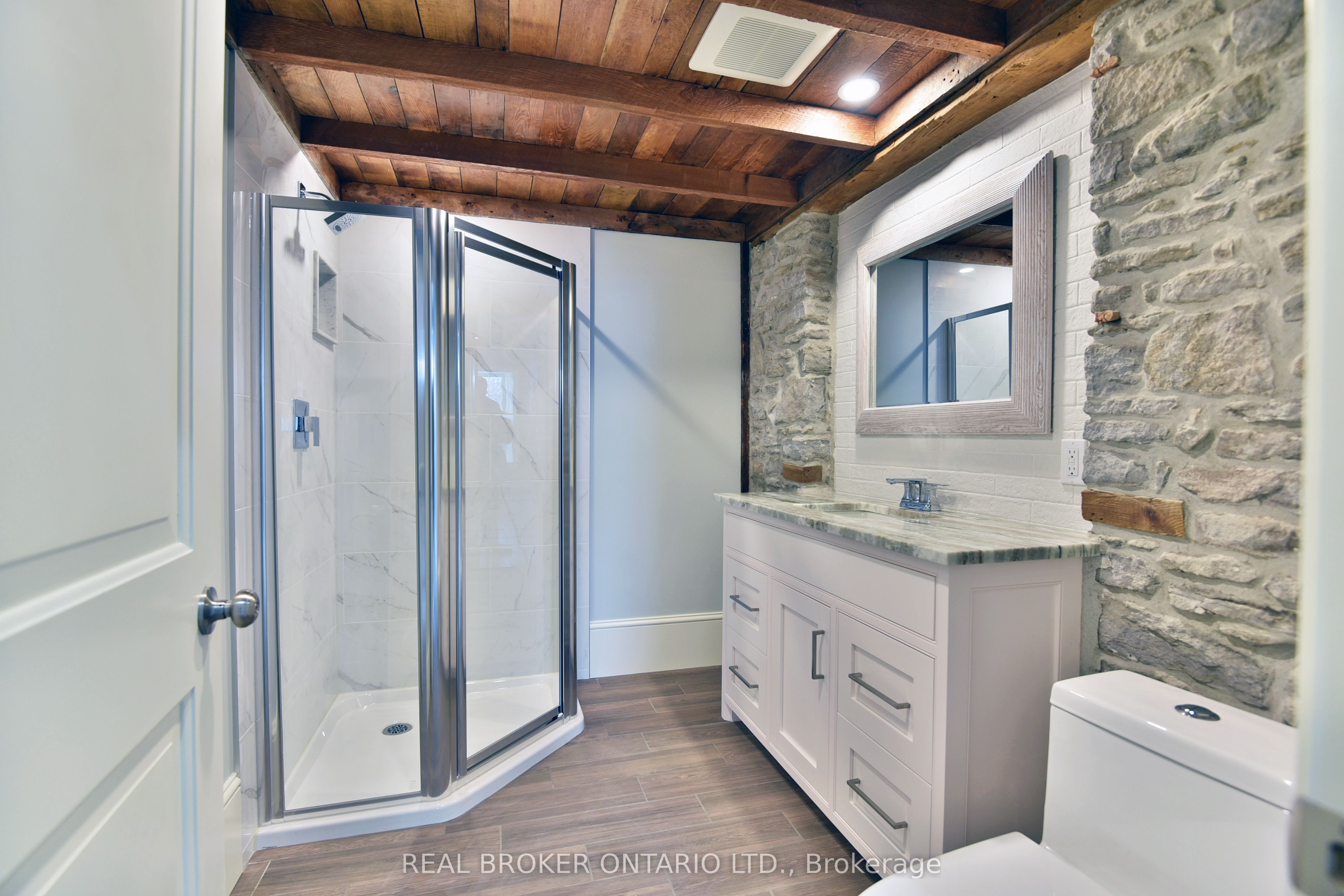 439 Edward Street Property Photo 23