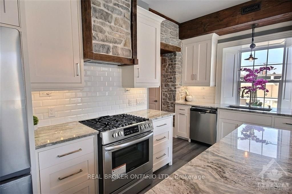 439 Edward Street Property Photo 33