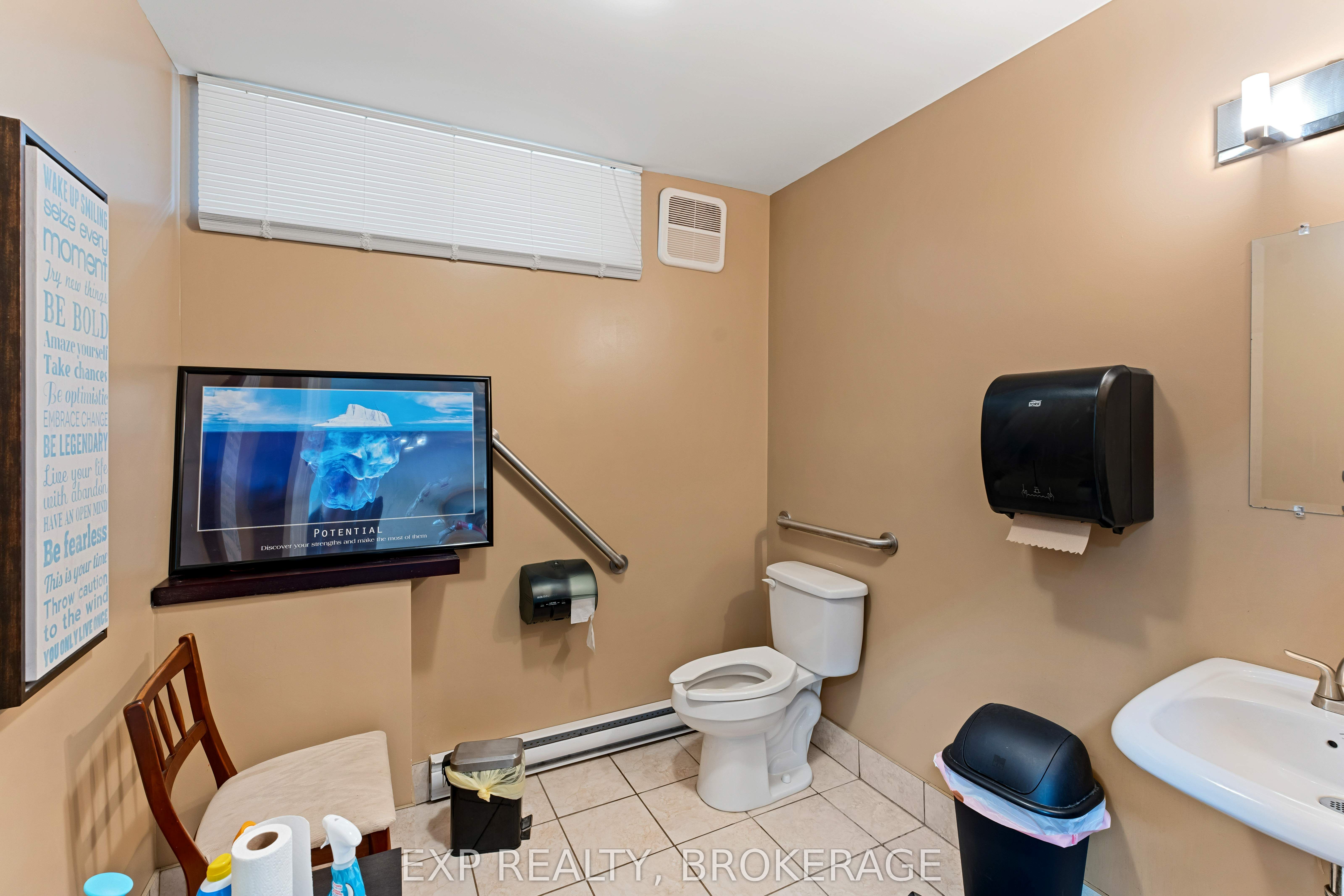 286 Front Street Property Photo 9