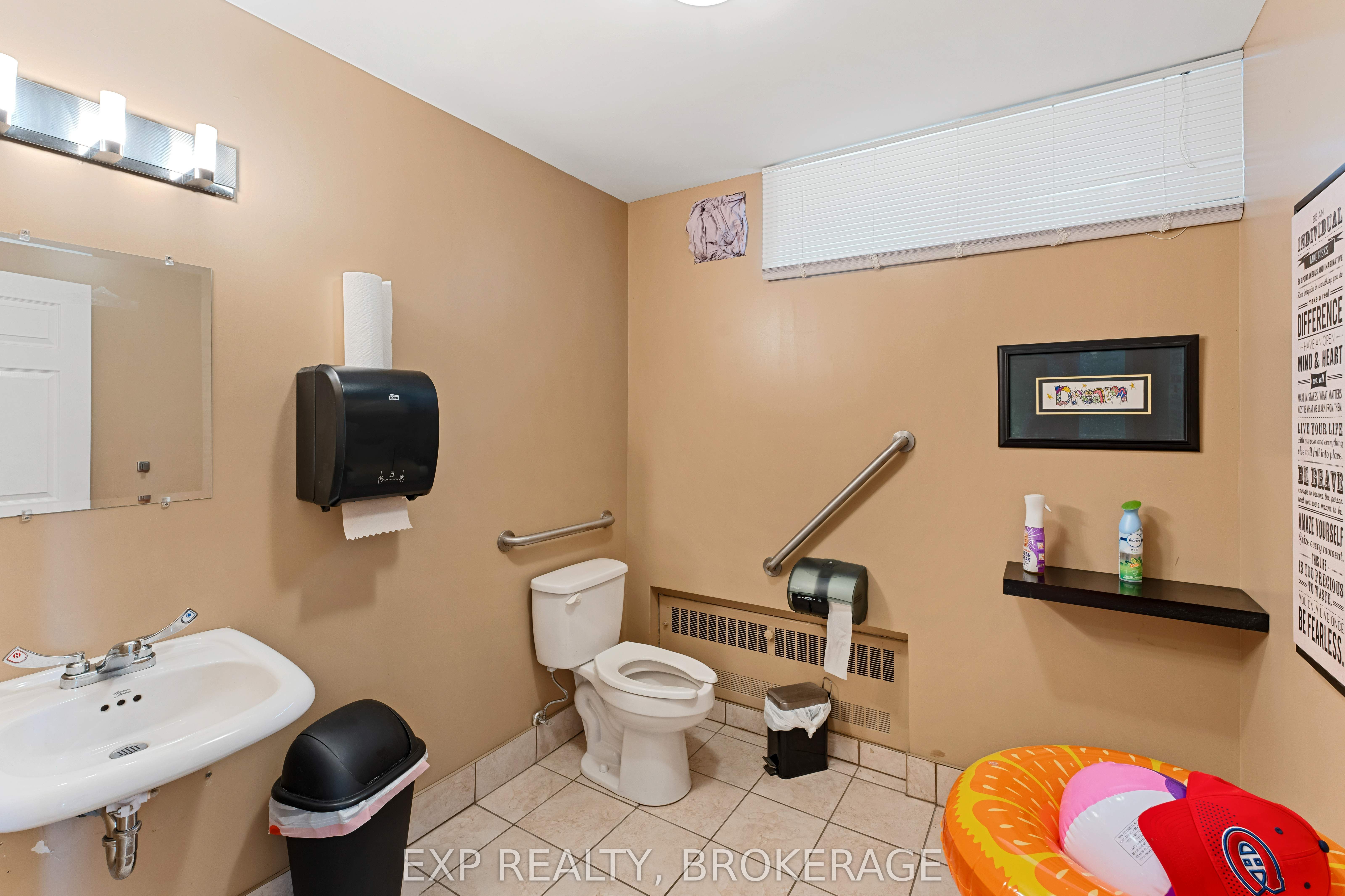 286 Front Street Property Photo 10