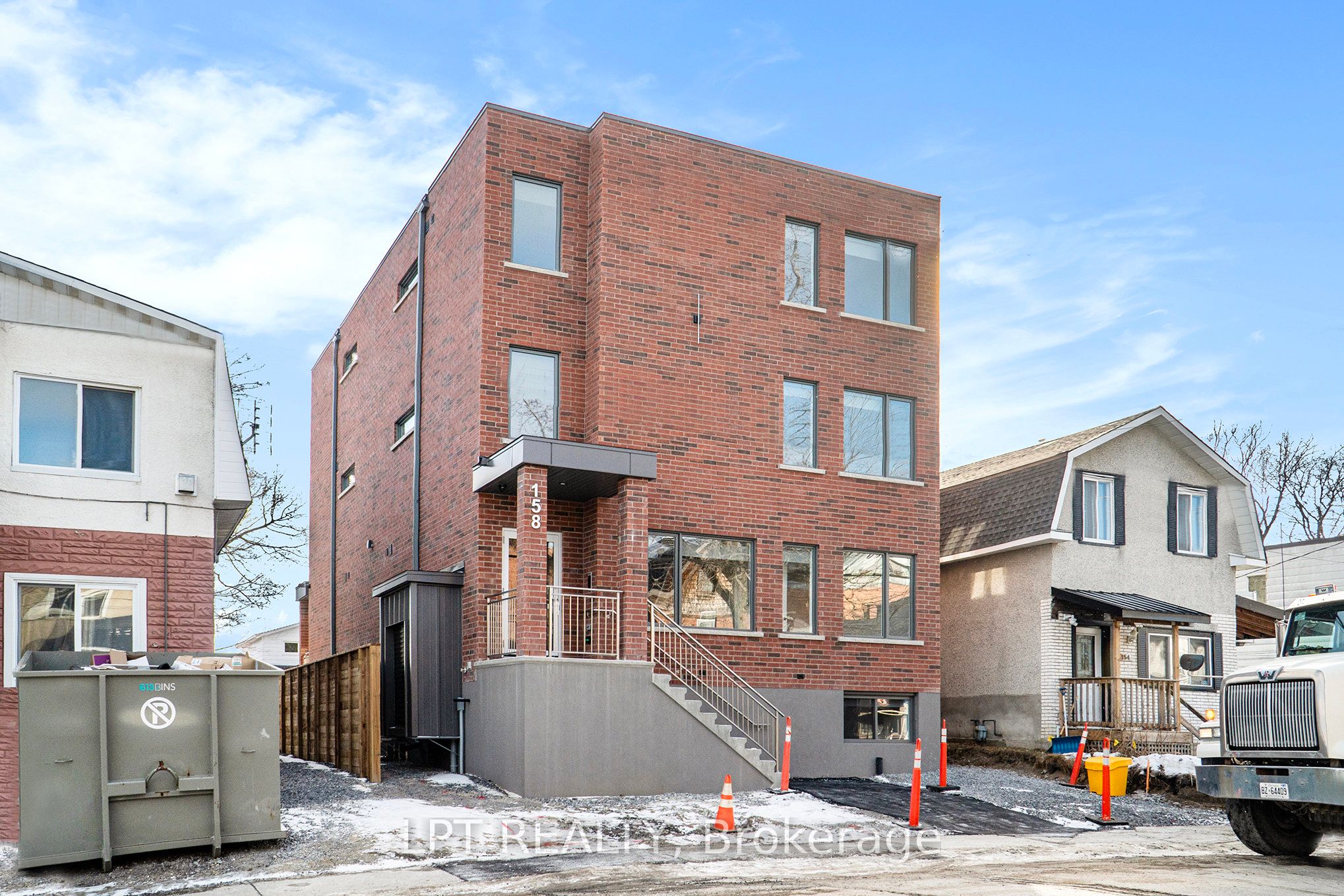 #4 - 158 Laval Street Property Photo