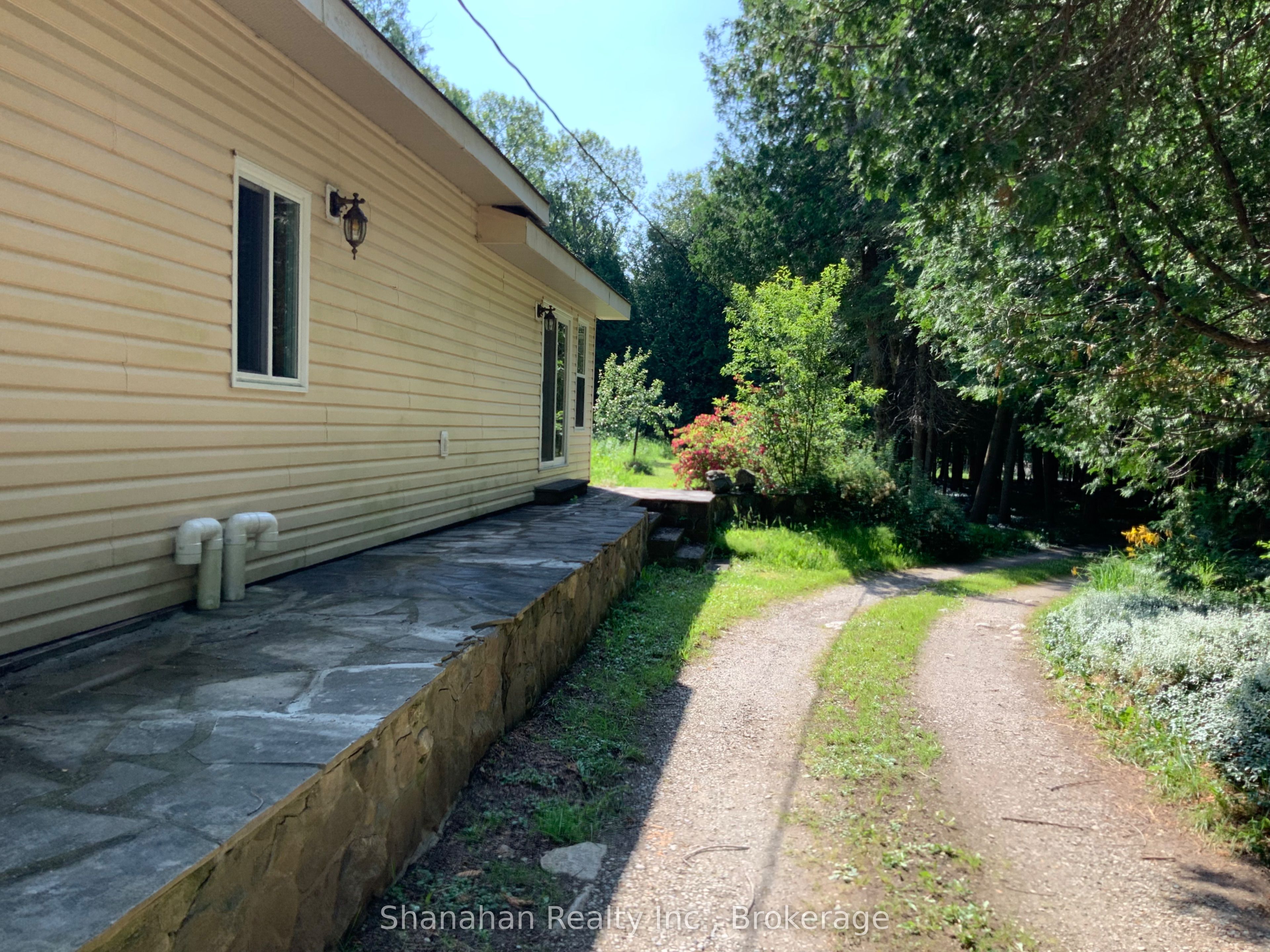 17 Little Cove Road S Property Photo 5