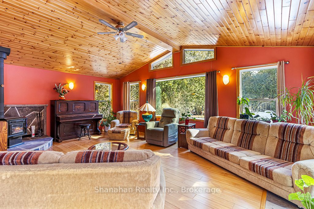 17 Little Cove Road S Property Photo 28