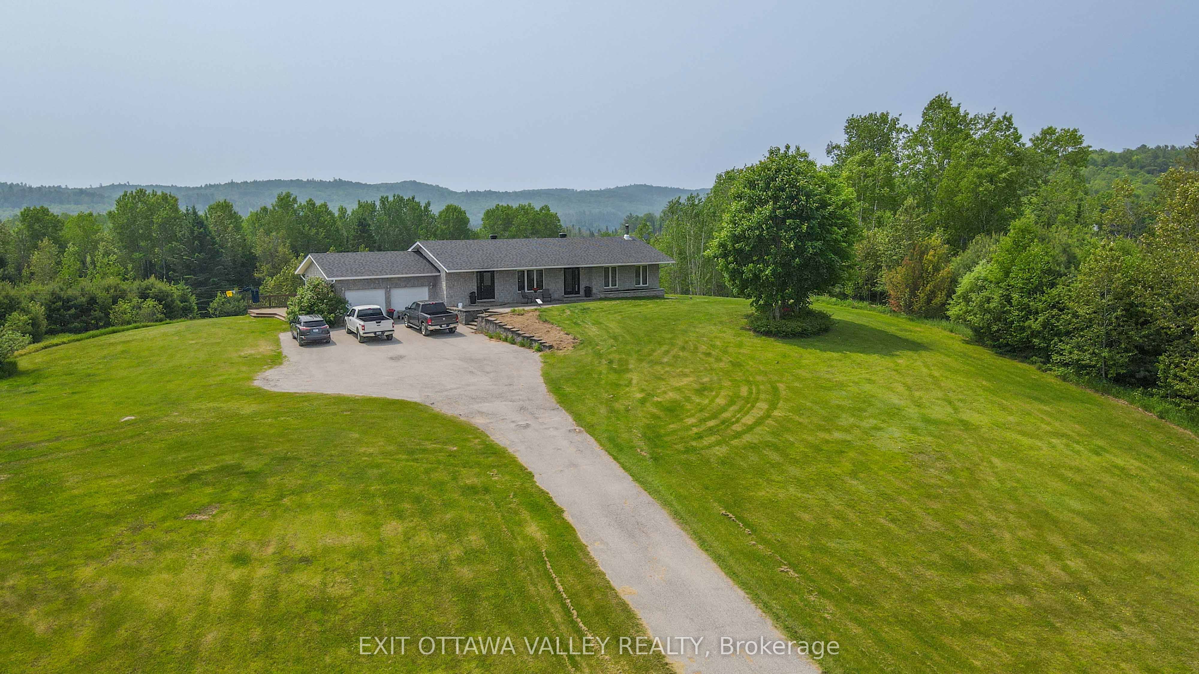 2112 Schutt Road Property Photo 1