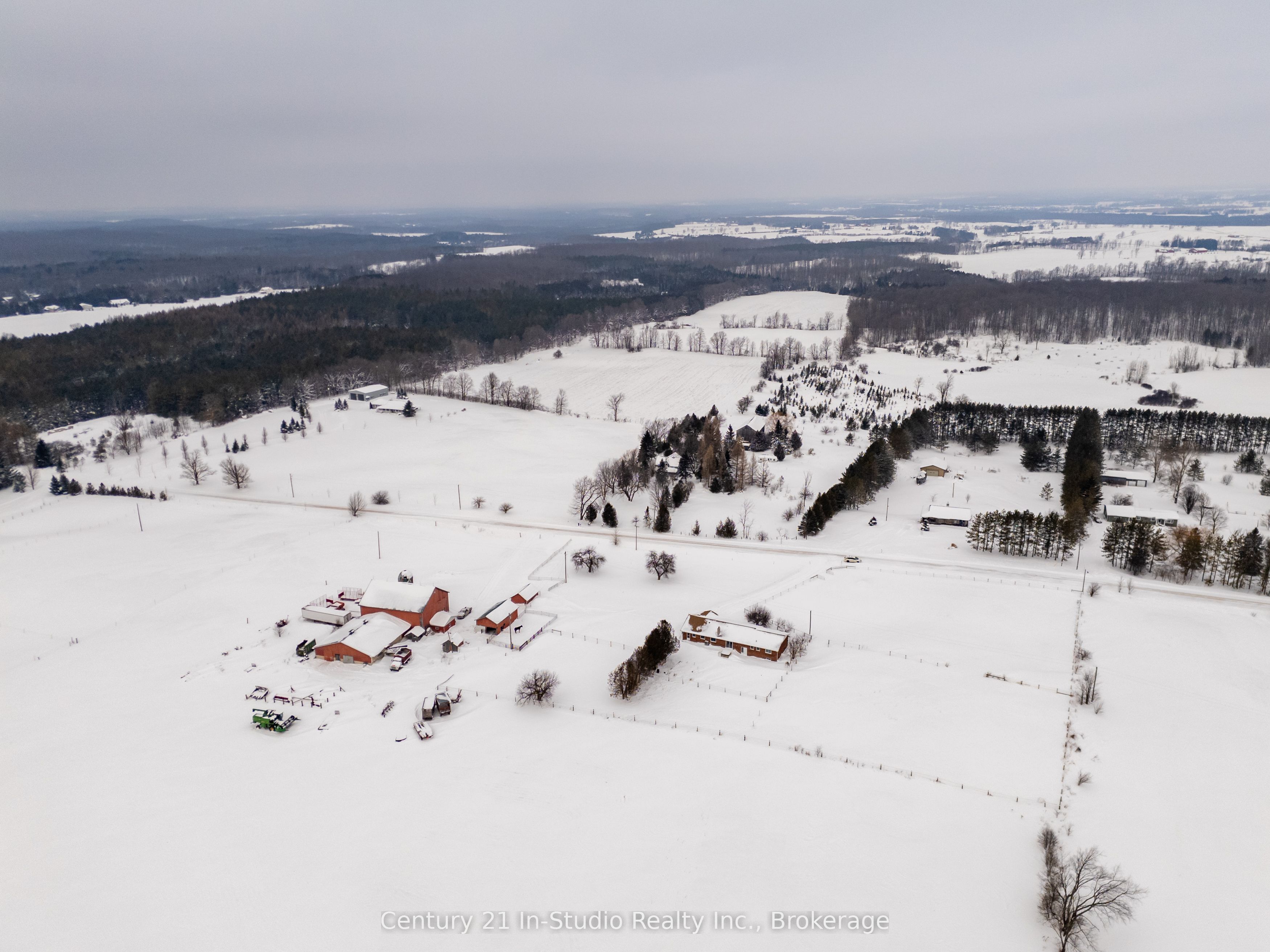 425158 Irish Lake Road Property Photo 5