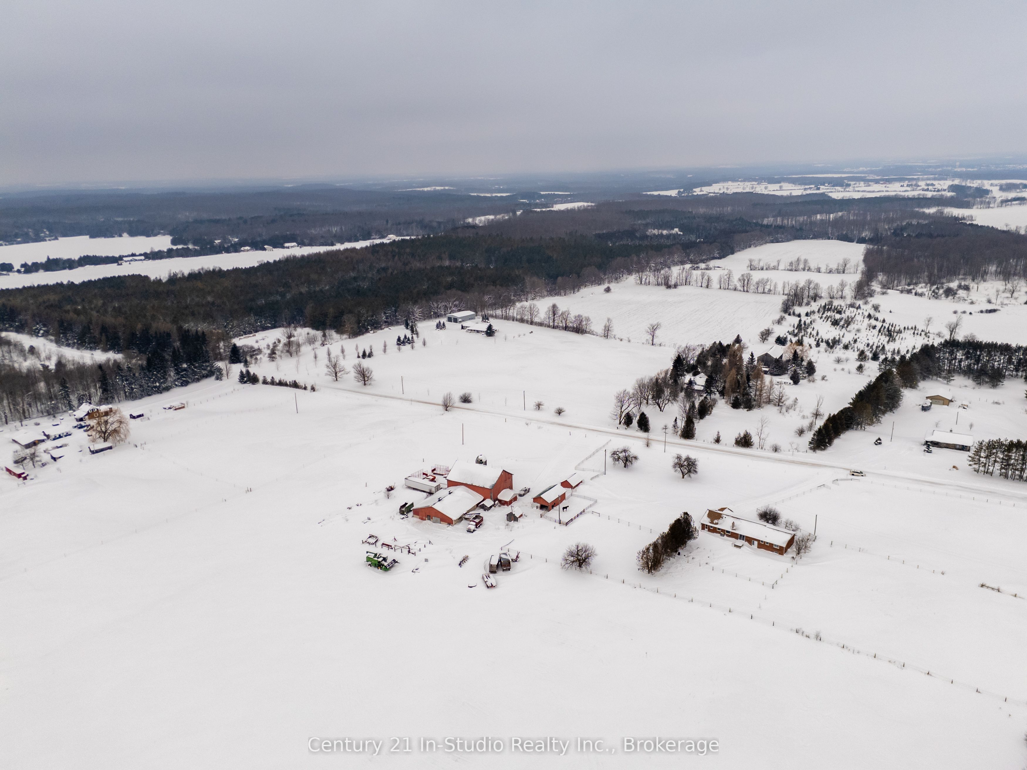 425158 Irish Lake Road Property Photo 6