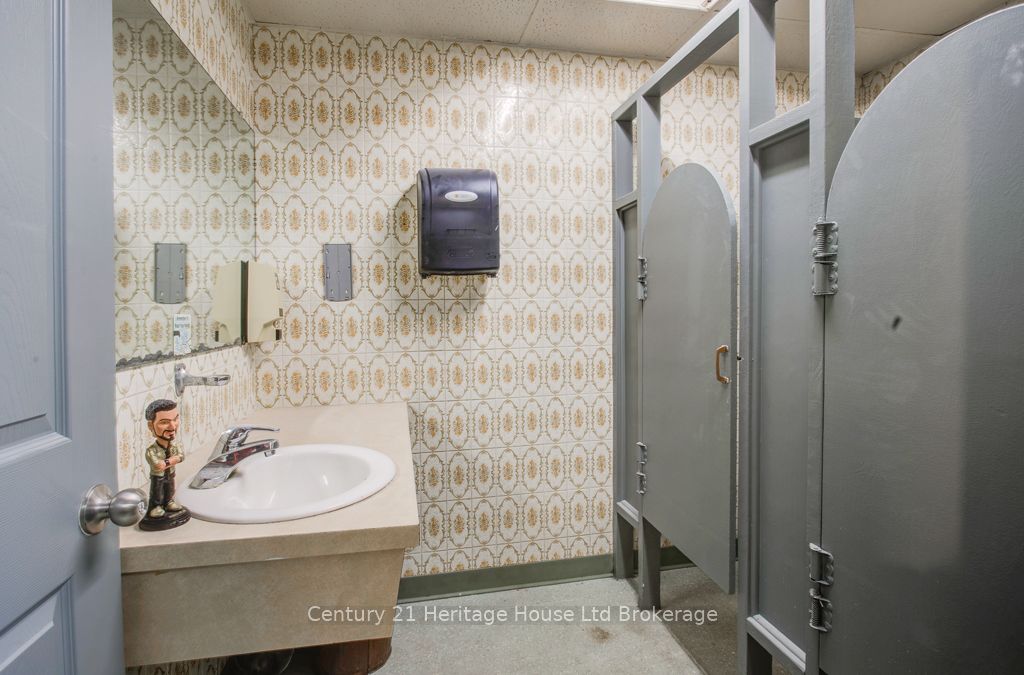 10 Brock Street Property Photo 19