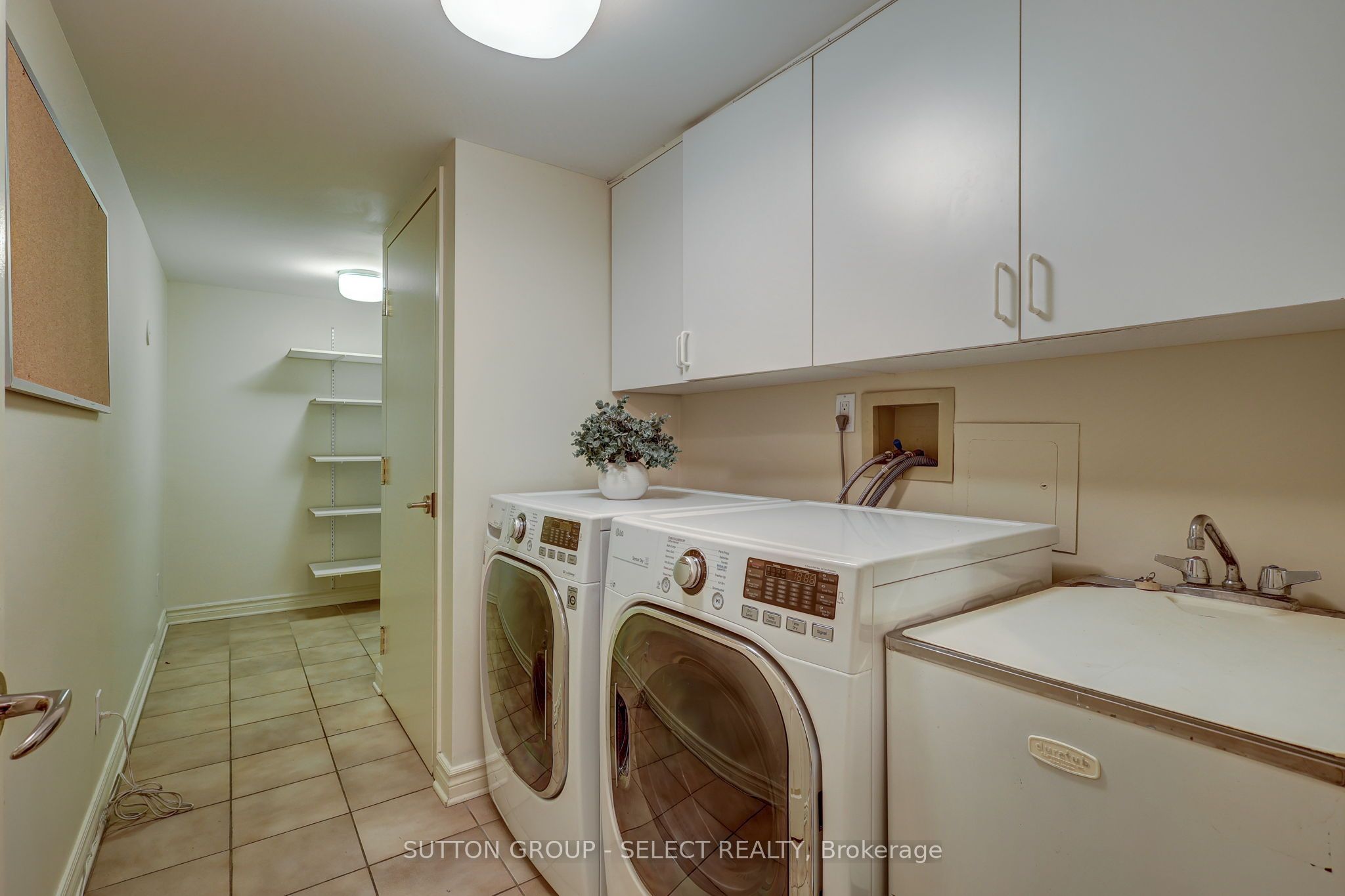 250 Sydenham Street 203 Property Photo 8