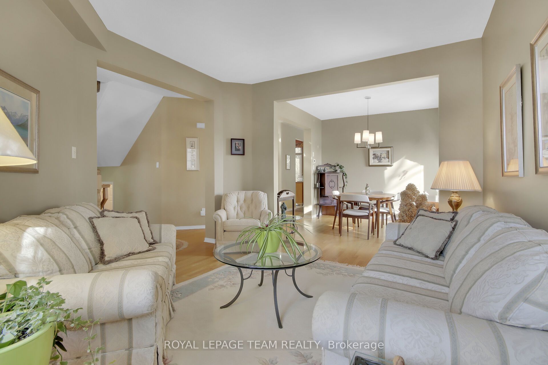 2 Inverary Drive Property Photo 3