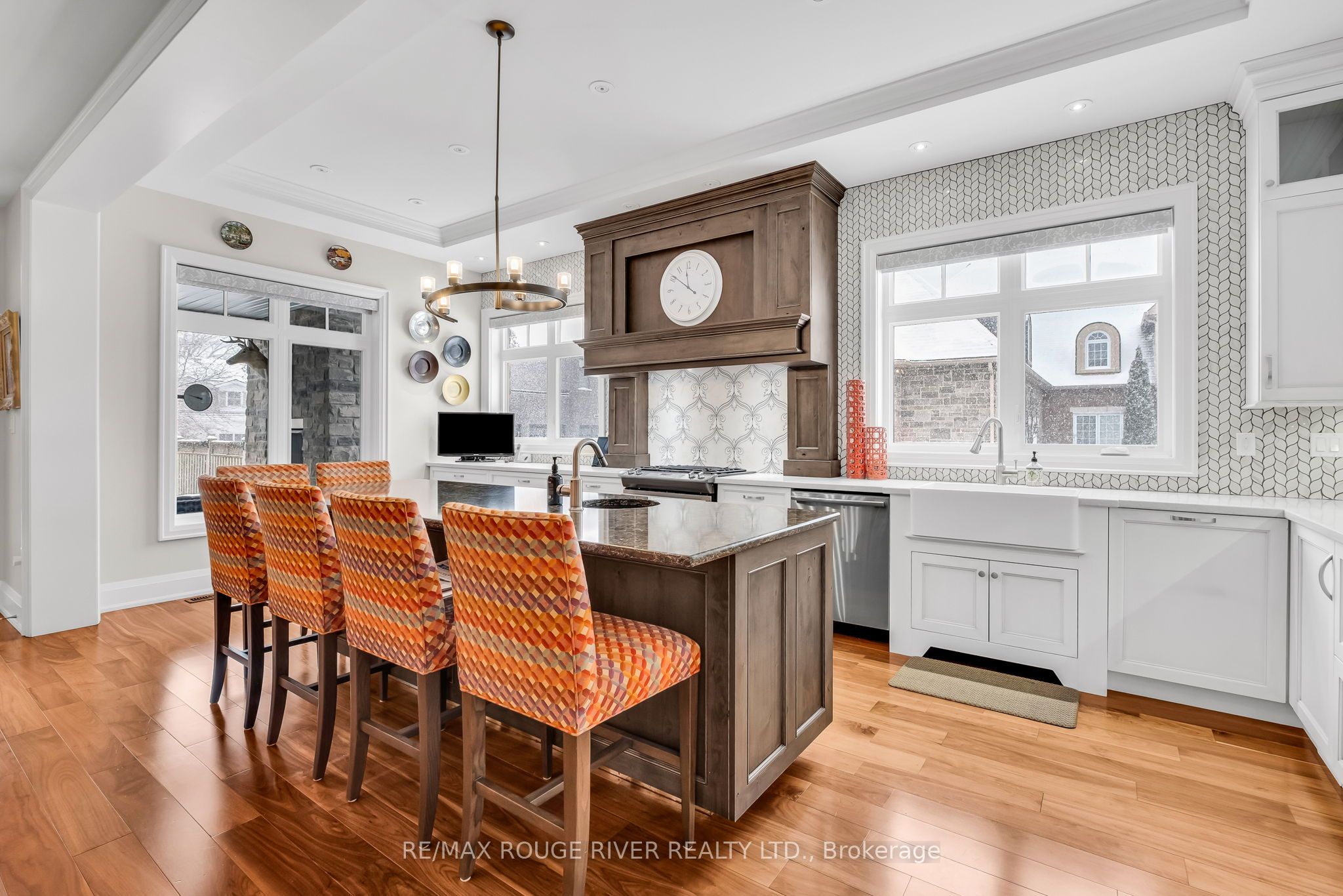 98 Ontario St Street Property Photo 12
